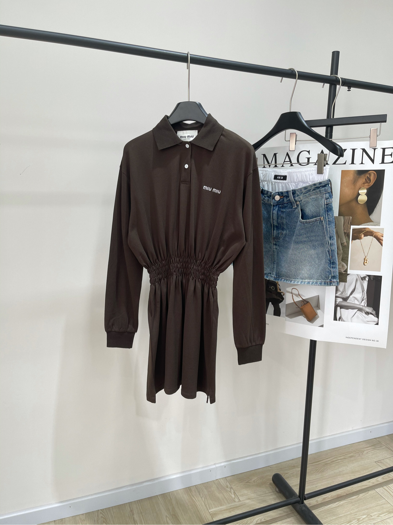 NO:435758,【M brown bead floor cotton olive polo long-sleeved skirt】, fabric bead floor cotton color brown Miu25 early autumn new imported pure cotton fabric contrast embroidered letter lapel elastic waist dress imported high-end yarn fabrics excellent texture academy age-reducing style contrast letter embroidery perfectly modified body shape fashionable street-floating artifacts with huge upper body slimming Customized full set of accessories Celebrities same outfits can be matched for any occasions Girls' age-reducing style flat size S shoulder width 49, bust 112, waist 58 elastic, skirt length 86 M shoulder width 50, bust 116, waist 62 elastic, skirt length 87 L shoulder width 51, bust 120, waist 66 elastic, skirt length 88  Manual measurement will have 2~3cm errors within the normal range, miumiu, skirts, alexander wang19860909【M咖色珠地棉打榄polo长袖裙】 ,面料珠地棉 颜色咖色 Miu25早秋新款进口纯棉面料 撞色刺绣字母翻领松紧腰头连衣裙 进口高级纱线面料 质感超赞学院减龄风 撞色字母刺绣 完美修饰身材 高街时髦炸街神器 上身巨显瘦 定制全套辅料配件 明星同款穿搭 可搭配任意场合需求 少女减龄风十足穿搭 平铺尺码 S肩宽49,胸围112,腰围58弹力,裙长86 M肩宽50,胸围116,腰围62弹力,裙长87 L肩宽51,胸围120,腰围66弹力,裙长88 手工测量会有2~3cm误差属于正常范围,,miumiu,skirts,alexander wang,Women's clothing