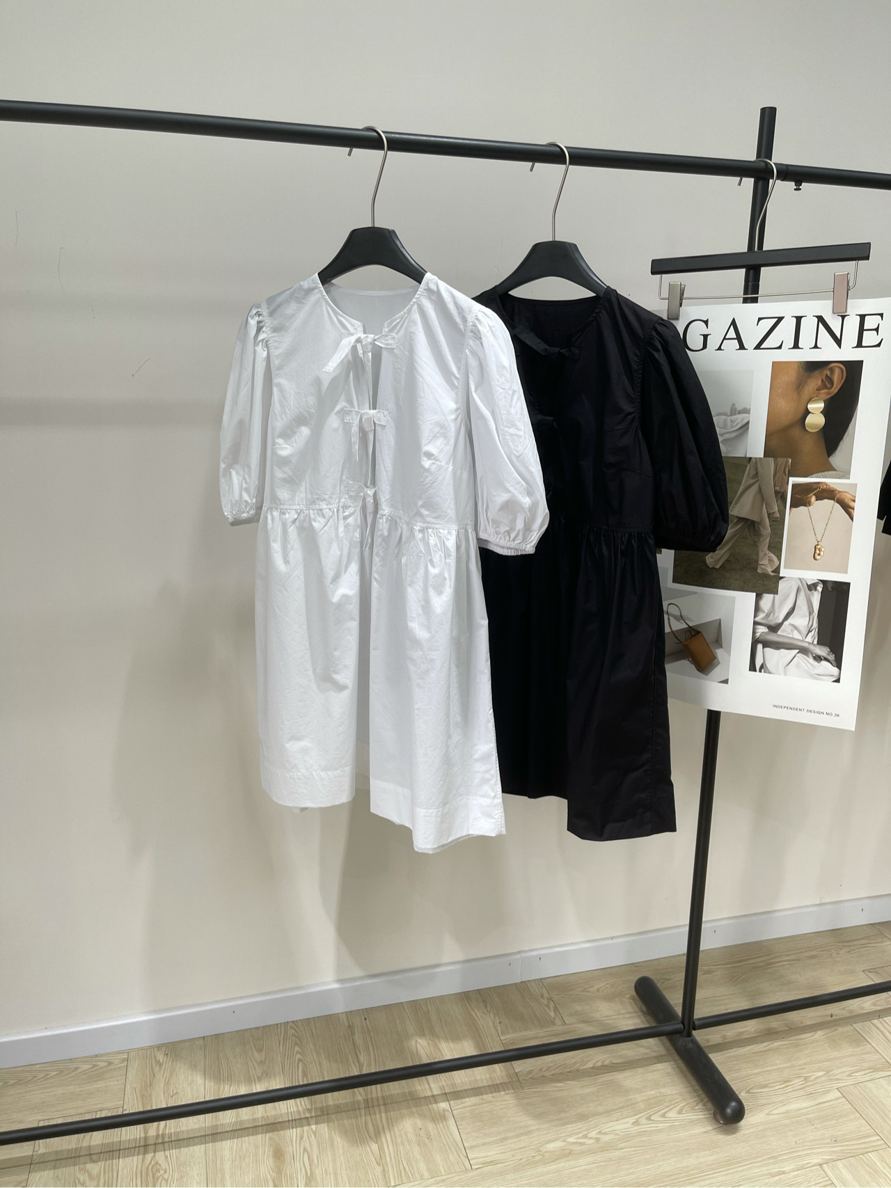 NO:436506,[GN black and white lace-up lantern short-sleeved dress], fabric is all cotton, color white, black Gann* 25Ss spring and summer new style round neck puff sleeve lace-up dress, high-end production!  The overall look is very strong. No matter how many pieces you have in your closet, you will still be able to help but get started. It is easy to wear every scene in life. Or you can take it in when you are too lazy to dress up and grab it casually enough. Flat size S shoulder width 36, bust 92, skirt length 85, sleeve length 35 M shoulder width 37, bust 96, skirt length 86, sleeve length 36 L shoulder width 38, bust 100, skirt length 87, sleeve length 37. Manual measurement will have 2~3cm errors within the normal range, skirt, T-shirt, alexander wang19860909【GN黑白系带灯笼短袖连衣裙】 ,面料全棉 颜色白色、黑色 Gann* 25Ss春夏新款 圆领泡泡袖系带连衣裙 高版出品！冷清小众 整体造型感很强 是无论你衣柜里有多少件遇到好看的 你还是会忍不住下手的那种刚需 很好穿 生活中的每一个场景都可以带入 或者是懒得打扮时候随手一抓足够慵懒随意 平铺尺码 S肩宽36,胸围92,裙长85,袖长35 M肩宽37,胸围96,裙长86,袖长36 L肩宽38,胸围100,裙长87,袖长37 手工测量会有2~3cm误差属于正常范围,,skirts,T-shirt,alexander wang,Women's clothing