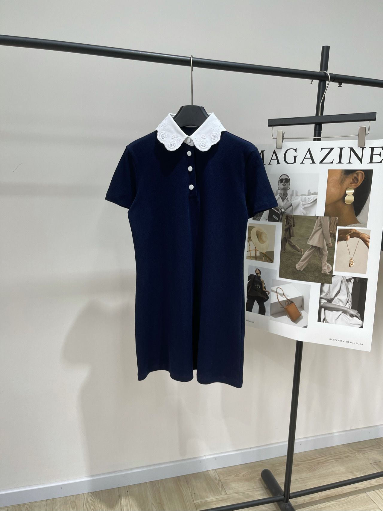 NO:436512,[VT hidden blue and white collar beaded polo short-sleeved skirt], fabric beaded floor cotton color hidden blue 2025 summer new lapel vest skirt The doll collar gives people a playful and cute feeling Blue and white contrasting colors, exquisite custom lace collar Exquisite embroidery + beaded beads The beaded floor cotton material is more breathable and comfortable to wear in summer The lapel design adds the layering of the skirt and looks more elegant Flat size S shoulder width 39, bust 88, skirt length 81, sleeve length 18 M shoulder width 40, bust 92, skirt length 82, sleeve length 19 L shoulder width 41, bust 96, skirt length 83, sleeve length 20 Manual measurement will have 2~3cm errors within the normal range, skirt, T-shirt, alexander wang19860909【VT藏蓝白领钉珠polo短袖裙】 ,面料珠地棉 颜色藏蓝 2025夏季夏季新款翻领背心裙 娃娃领给人一种俏皮可爱的感觉 蓝白撞色,精美的定制花边领 精美刺绣+钉珠 珠地棉材质在夏季穿着也更加透气舒适 翻领的设计更是增添了裙子的层次感 显得更有气质 平铺尺码 S肩宽39,胸围88,裙长81,袖长18 M肩宽40,胸围92,裙长82,袖长19 L肩宽41,胸围96,裙长83,袖长20 手工测量会有2~3cm误差属于正常范围,,skirts,T-shirt,alexander wang,Women's clothing