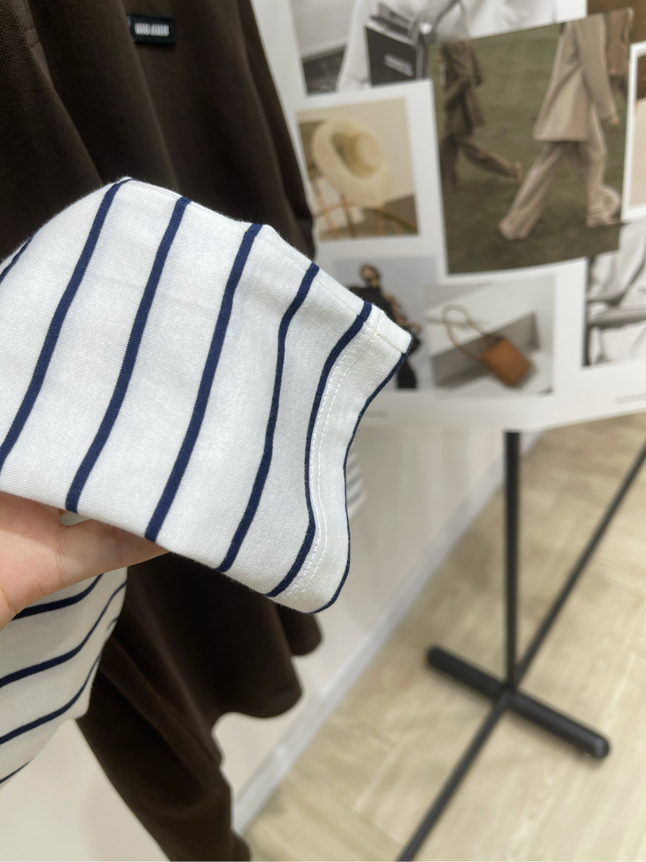 【M咖色条纹袖拼接polo长袖T】
,面料:全棉珠地棉
颜色:咖色
25AW秋冬新款
刺绣徽标珠地棉p