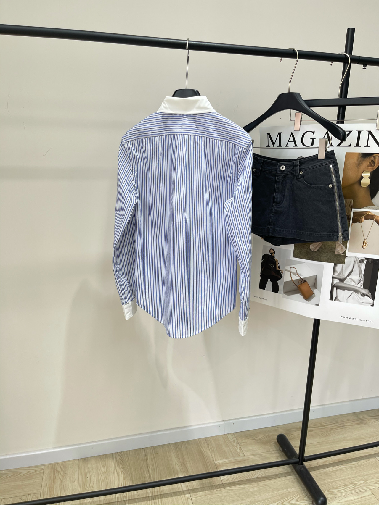 【M蓝黑竖条纹白领长袖衬衫】🔺，面料：全棉颜色：蓝黑竖条纹miu*25早秋新款✨法式优雅随性翻领白边撞色
