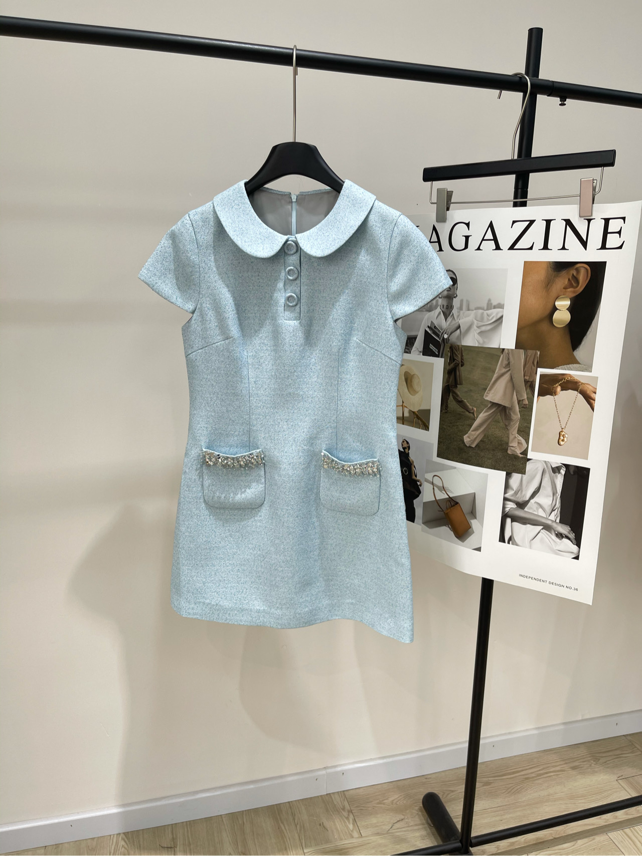 NO:440965,【JY light blue nail drill tweed short-sleeved skirt】, fabric cotton wool blended color light blue Zhuoya 25SS spring and summer latest sky blue wool blended tweed dress Handmade tweed pocket decoration Can be matched with matching mini skirts to create a delicate look Heart-warming little fragrance style Customized color buttons are very exquisite The upper body has a noble temperament. Must have a wealthy family. Flat size S shoulder width 36, bust 84, skirt length 78, sleeve length 14 M shoulder width 37, bust 88, skirt length 79, sleeve length 15 L shoulder width 38, bust 92, skirt length 80, sleeve length 16 Manual measurement will have 2~3cm errors within the normal range, skirt, T-shirt, alexander wang19860909【JY浅蓝色钉钻粗花呢短袖裙】 ,面料棉羊毛混纺 颜色浅蓝色 卓雅25SS春夏最新款 天蓝色羊毛混纺粗花呢连衣裙 手工钉钻口袋装饰 可与配套的迷你裙搭配 打造精致造型 令人心动的小香风 定制配色钮扣非常精美 上身自带高贵气质 富家千金必备 平铺尺码 S肩宽36,胸围84,裙长78,袖长14 M肩宽37,胸围88,裙长79,袖长15 L肩宽38,胸围92,裙长80,袖长16 手工测量会有2~3cm误差属于正常范围,,skirts,T-shirt,alexander wang,Women's clothing