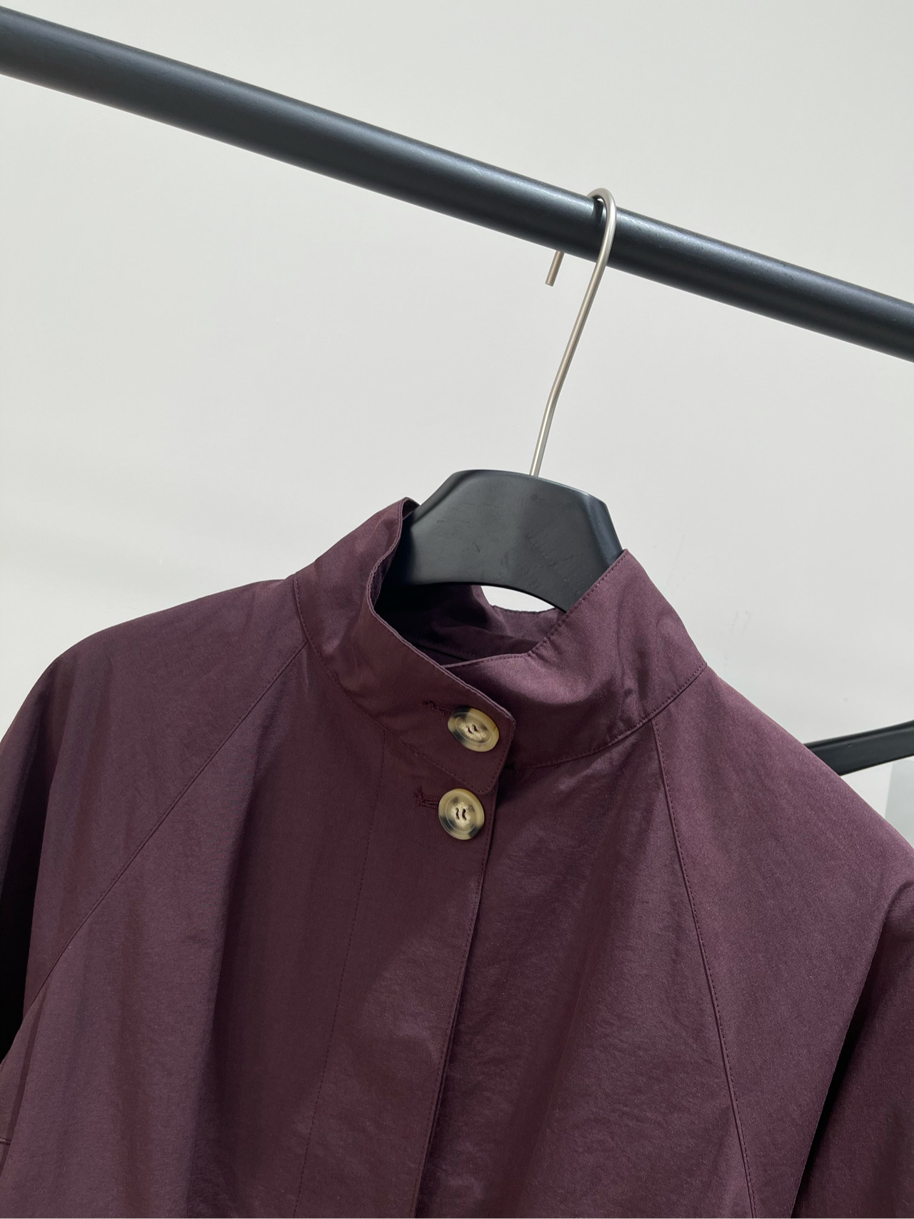 【loe酒红色立领短款夹克外套】🔺，面料：棉+锦纶颜色：酒红罗意威早秋新款，艺术🎨与穿搭双向奔赴🍂酒红短