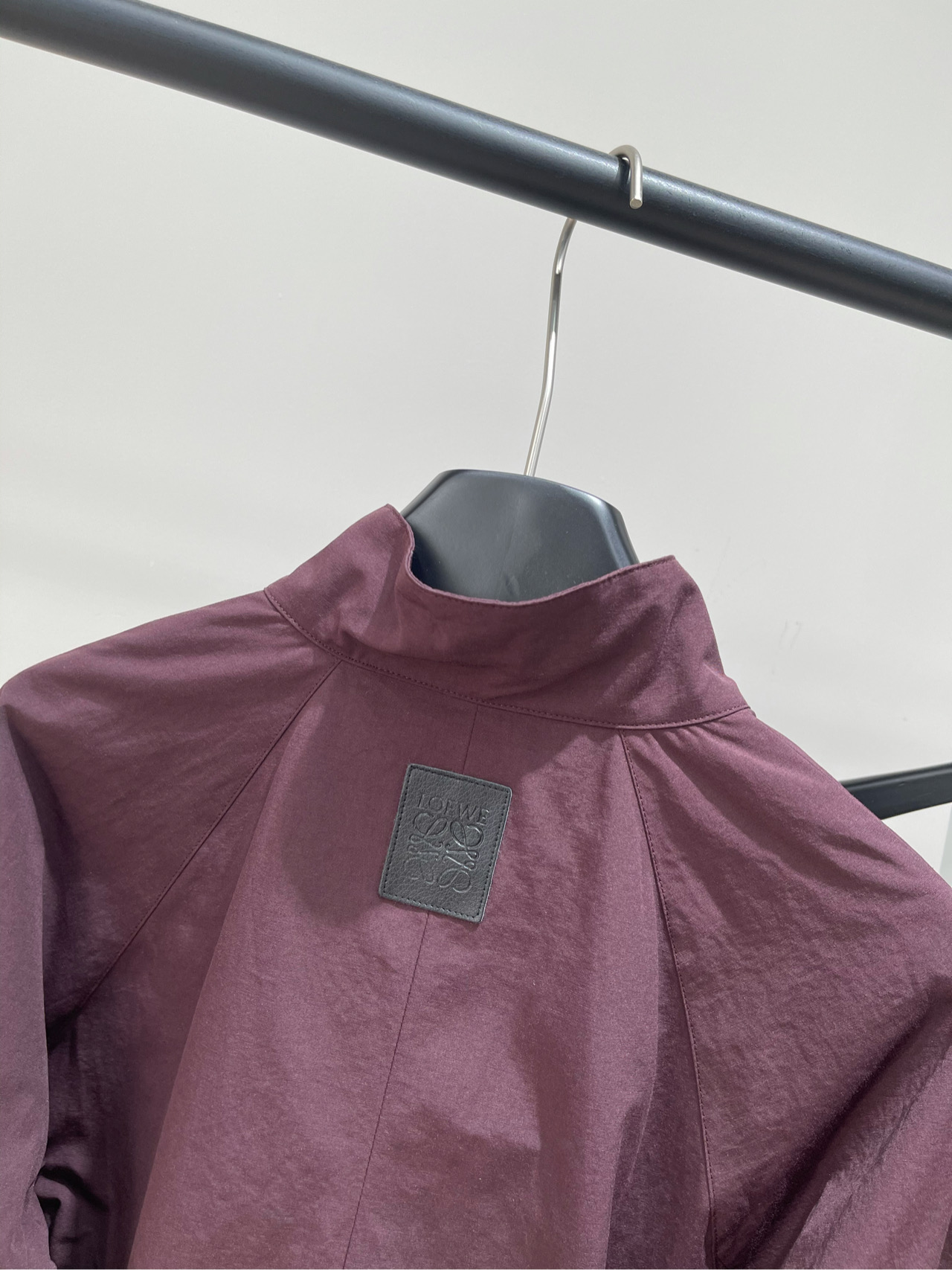 【loe酒红色立领短款夹克外套】🔺，面料：棉+锦纶颜色：酒红罗意威早秋新款，艺术🎨与穿搭双向奔赴🍂酒红短