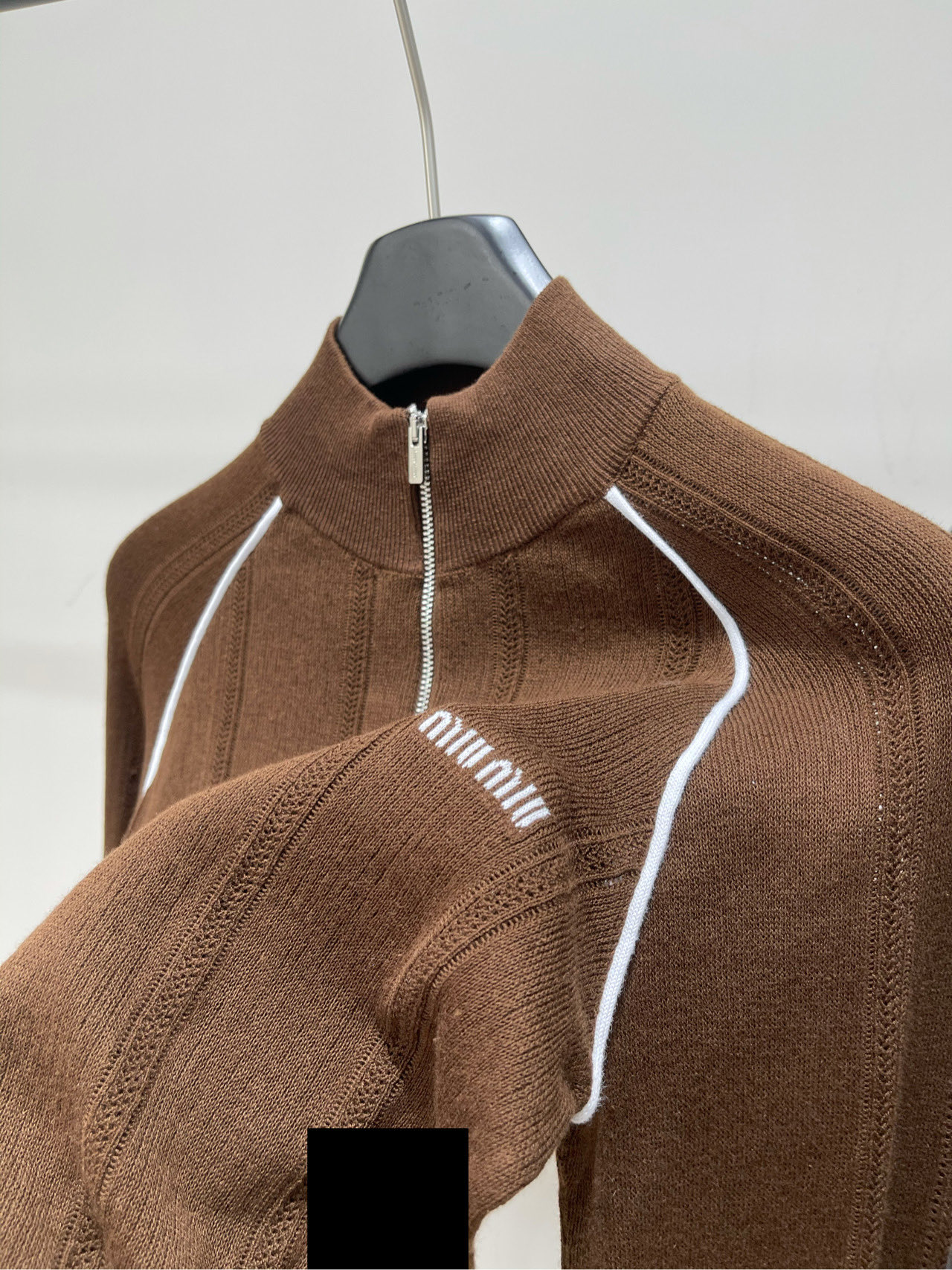 【M咖色白边立领拉链开衫】🔺，面料：全棉颜色：咖色𝐌𝐈𝐔 𝐌𝐈*｜棉质镂空立领拉链针织开衫25SS夏季新