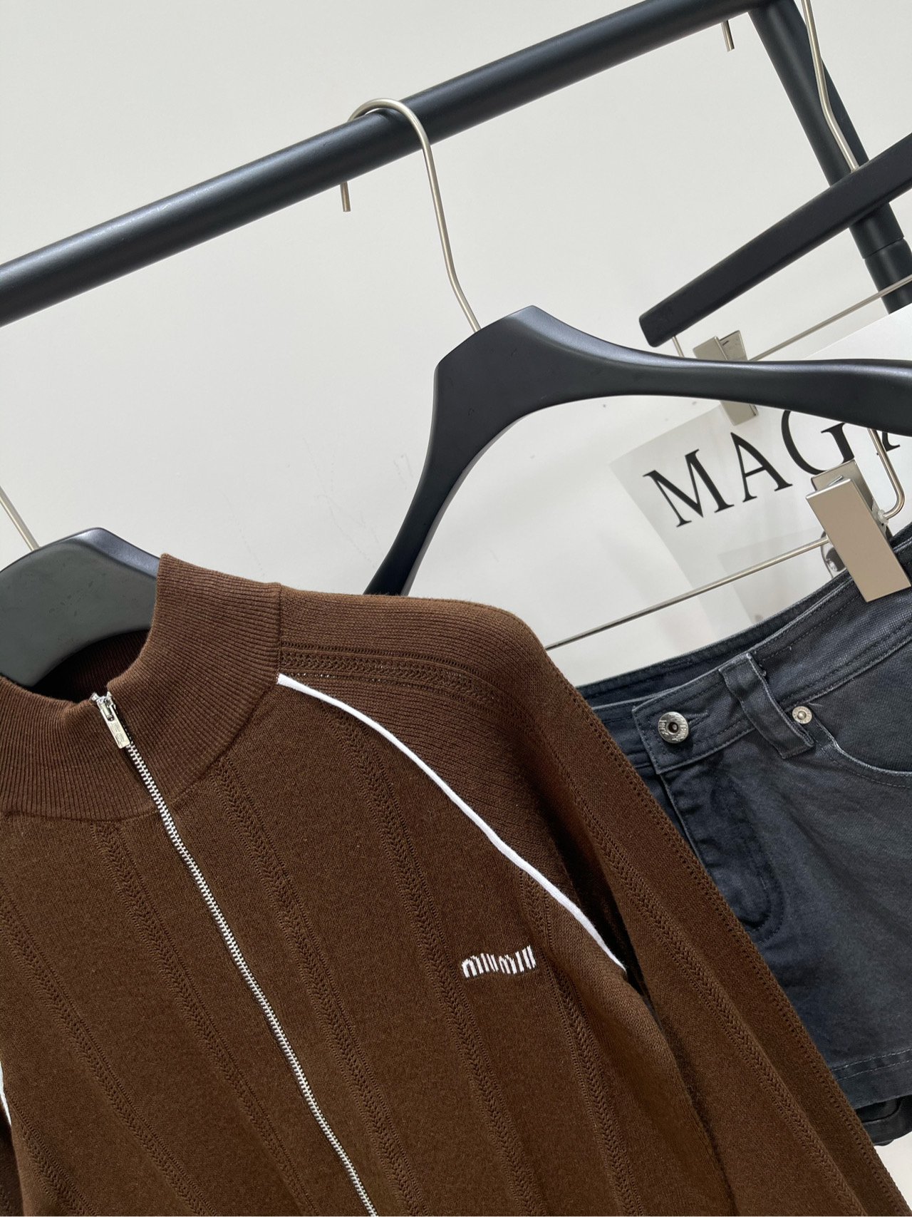 【M咖色白边立领拉链开衫】🔺，面料：全棉颜色：咖色𝐌𝐈𝐔 𝐌𝐈*｜棉质镂空立领拉链针织开衫25SS夏季新