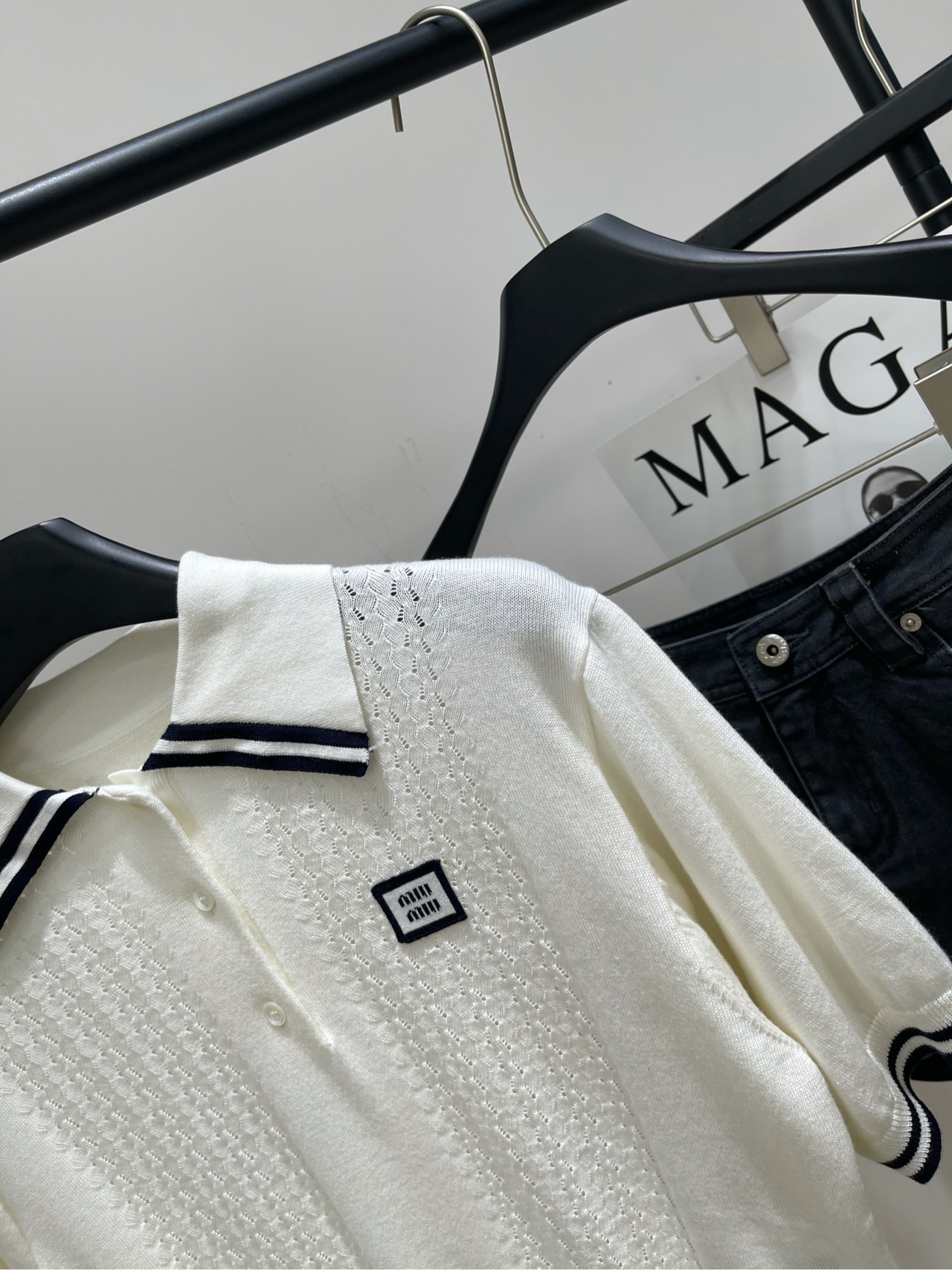【M白色徽标镂空polo针织短袖】🔺，面料：全棉颜色：白色𝐌𝐈*｜学院风POLO领短款上衣25SS早秋新