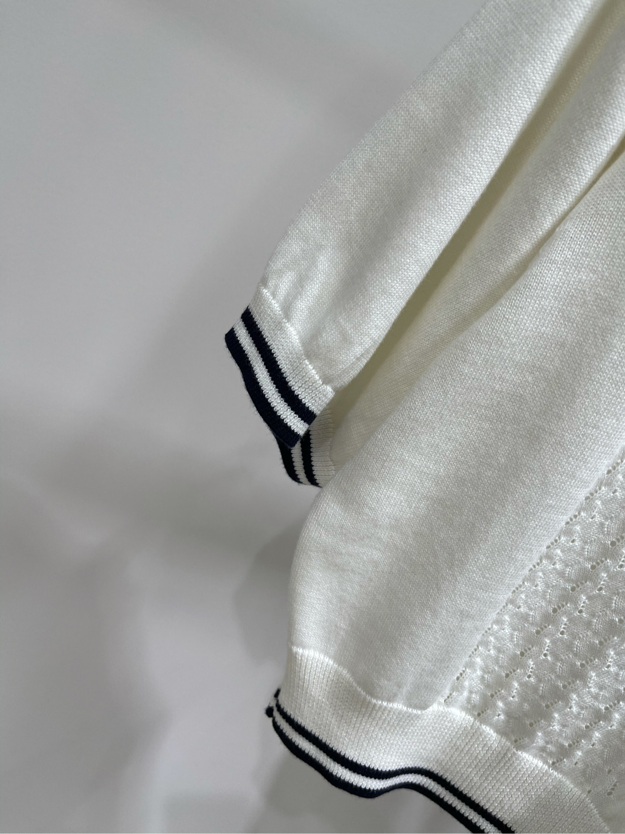 【M白色徽标镂空polo针织短袖】🔺，面料：全棉颜色：白色𝐌𝐈*｜学院风POLO领短款上衣25SS早秋新