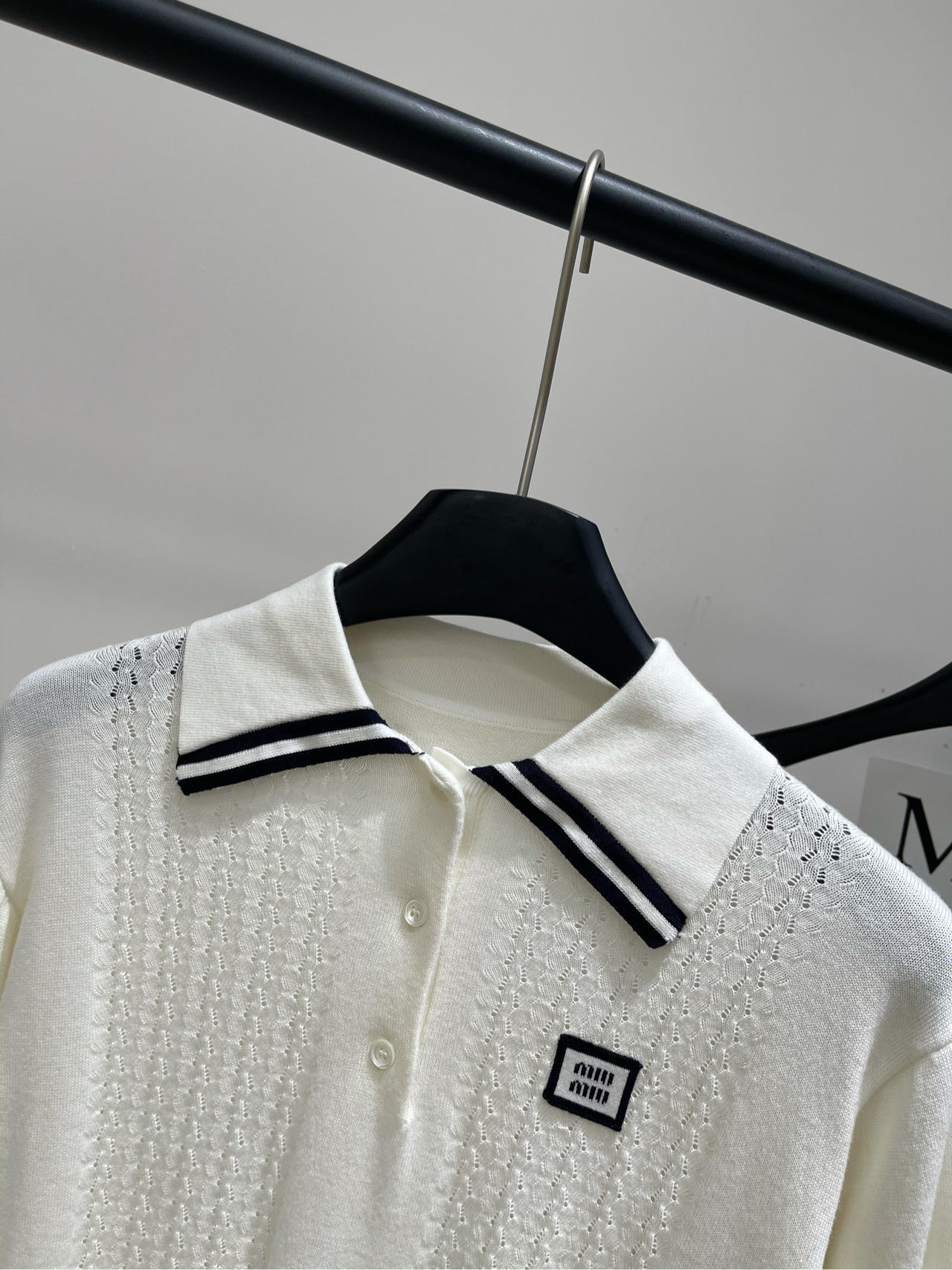 【M白色徽标镂空polo针织短袖】🔺，面料：全棉颜色：白色𝐌𝐈*｜学院风POLO领短款上衣25SS早秋新