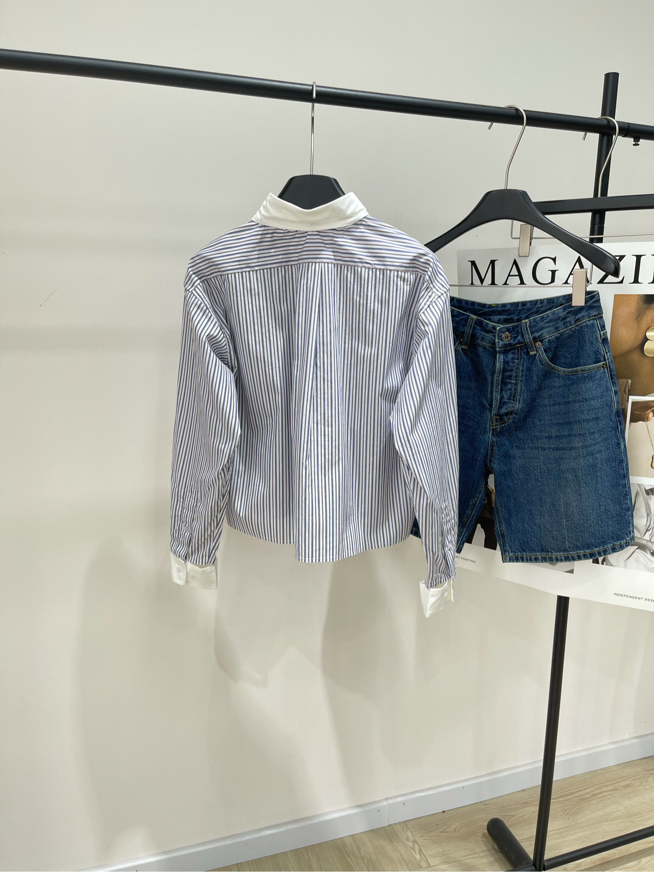 【M蓝棕条纹短款毛边衬衫】🔺，面料：全棉颜色：蓝棕条纹学院风🆕Mium*u 早秋新款 可甜可盐气质格纹衬