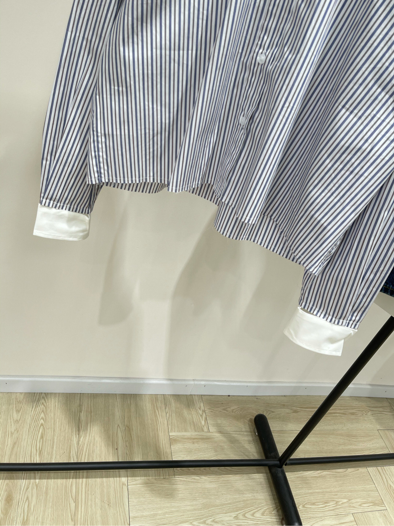 【M蓝棕条纹短款毛边衬衫】🔺，面料：全棉颜色：蓝棕条纹学院风🆕Mium*u 早秋新款 可甜可盐气质格纹衬