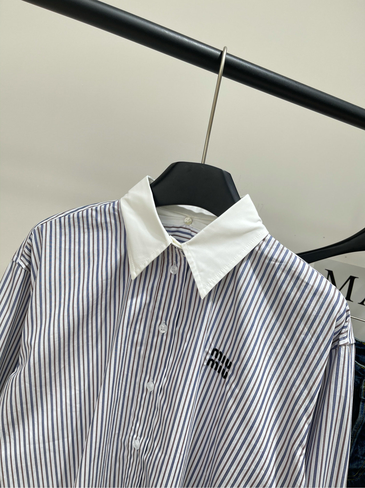 【M蓝棕条纹短款毛边衬衫】🔺，面料：全棉颜色：蓝棕条纹学院风🆕Mium*u 早秋新款 可甜可盐气质格纹衬