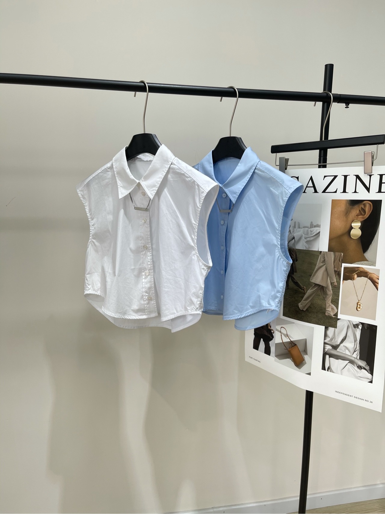 NO:447001,【Dawang Chain Decorative Sleeveless Shirt】, fabric is all cotton, color white, light blue, AW25 series new clean color, lapel custom metal engraved chain clean color, sleeveless shirt elastic waist shorts This light blue shirt is made of high-end cotton structural fabric, detachable logo letter chain details show style, loose style is very slim, two-color flat size S shoulder width 47, bust 102, trousers length 49 M shoulder width 48, bust 106, trousers length 50 L shoulder width 49, bust 110, trousers length 51 Manual measurement will have 2~3cm errors within the normal range, alexander wang, shorts, shirts, alexander wang19860909【大王链条装饰无袖衬衫】 ,面料全棉 颜色白色、浅蓝 AW25系列新款净色 翻领定制金属刻链条净色 无袖衬衣松紧腰头短裤 这款淡蓝色衬衣 选用高级棉质结构面料匠心打造 可拆卸徽标字母链条细节之处尽显格调 宽松版型非常显瘦 双色 平铺尺码 S肩宽47,胸围102,裤长49 M肩宽48,胸围106,裤长50 L肩宽49,胸围110,裤长51 手工测量会有2~3cm误差属于正常范围,,alexander wang,shorts,shirts,alexander wang,Women's clothing