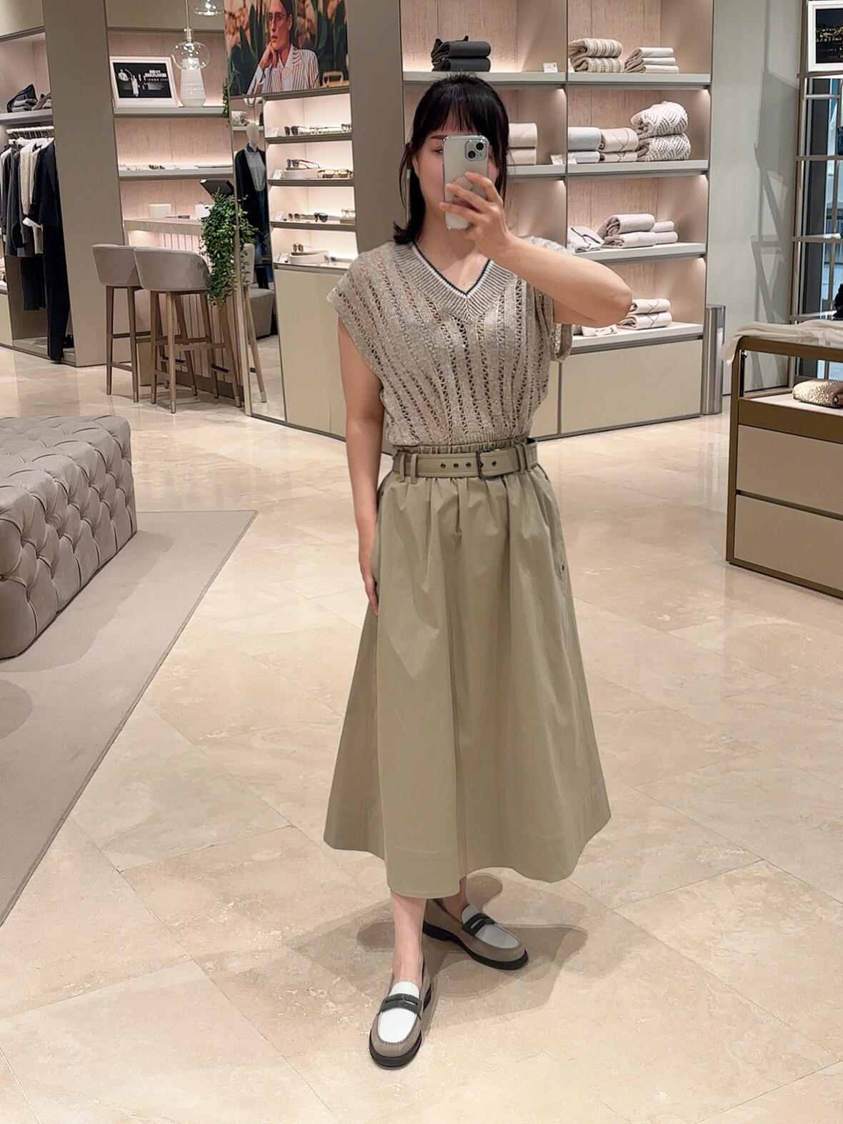 NO:447044,The new elastic waist skirt outlines the waistline, and the skirt is crisp and stylish. The whole set is soft and tough, with a unique style of the heroine, skirts, alexander wang19860909新款松紧腰裙,勾勒出腰部线条,裙子挺括有型.整套柔中带着坚韧,独特的大女主造型,,skirts,alexander wang,Women's clothing