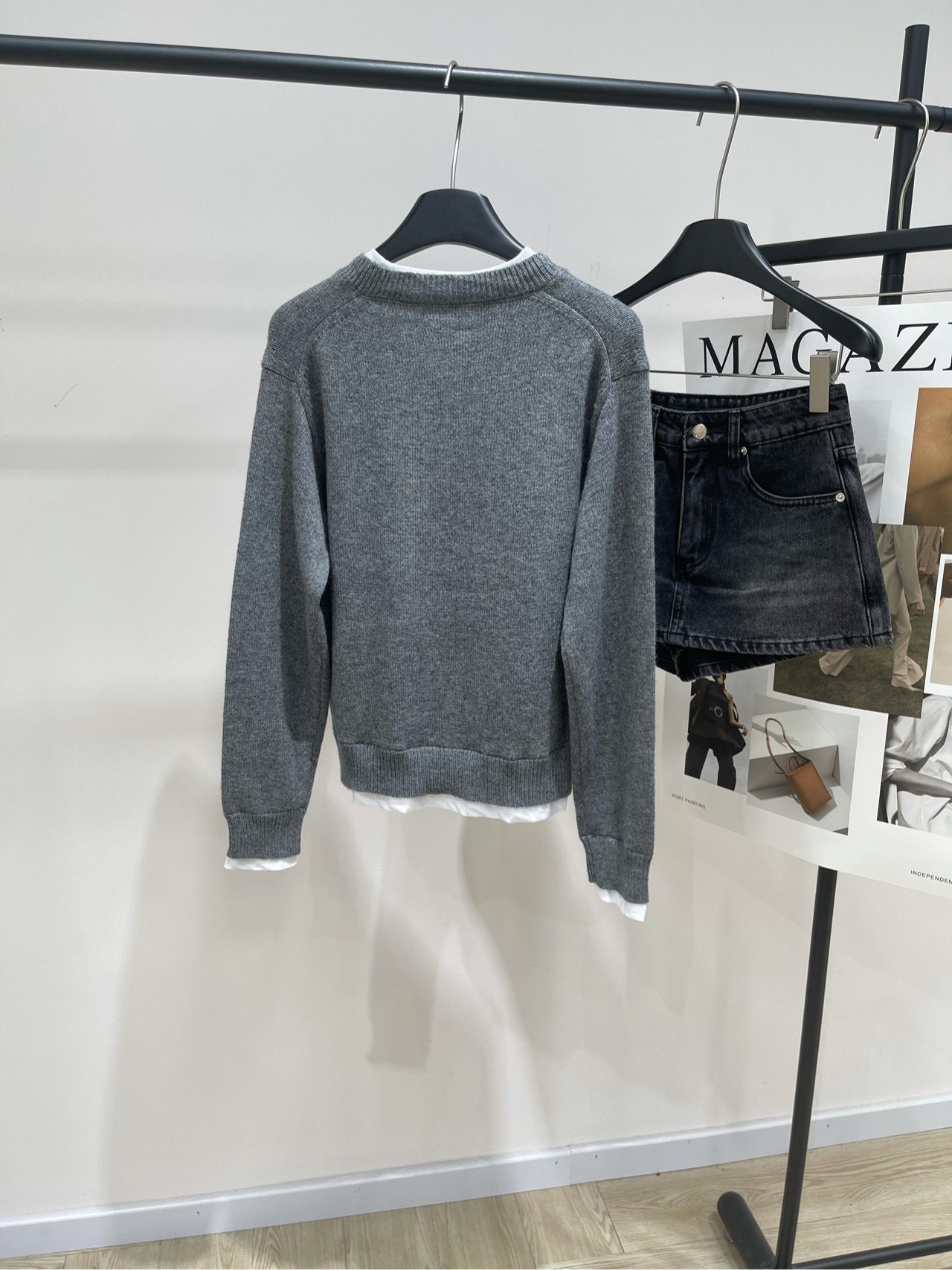 【M灰白假两件长袖圆领毛衣】🔺，面料：羊毛羊绒混纺+棉颜色：灰色𝐌𝐈𝐔 𝐌𝐈*｜针织假两件v领毛衣25S