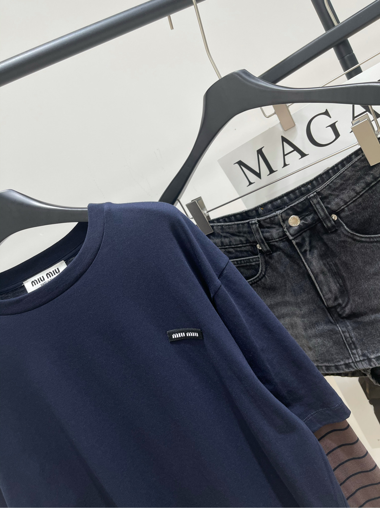 【M藏蓝拼咖条纹假两件长袖T】🔺，面料：全棉颜色：藏蓝 𝐌𝐈*｜长袖平纹针织T恤25SS早秋新款上新！M