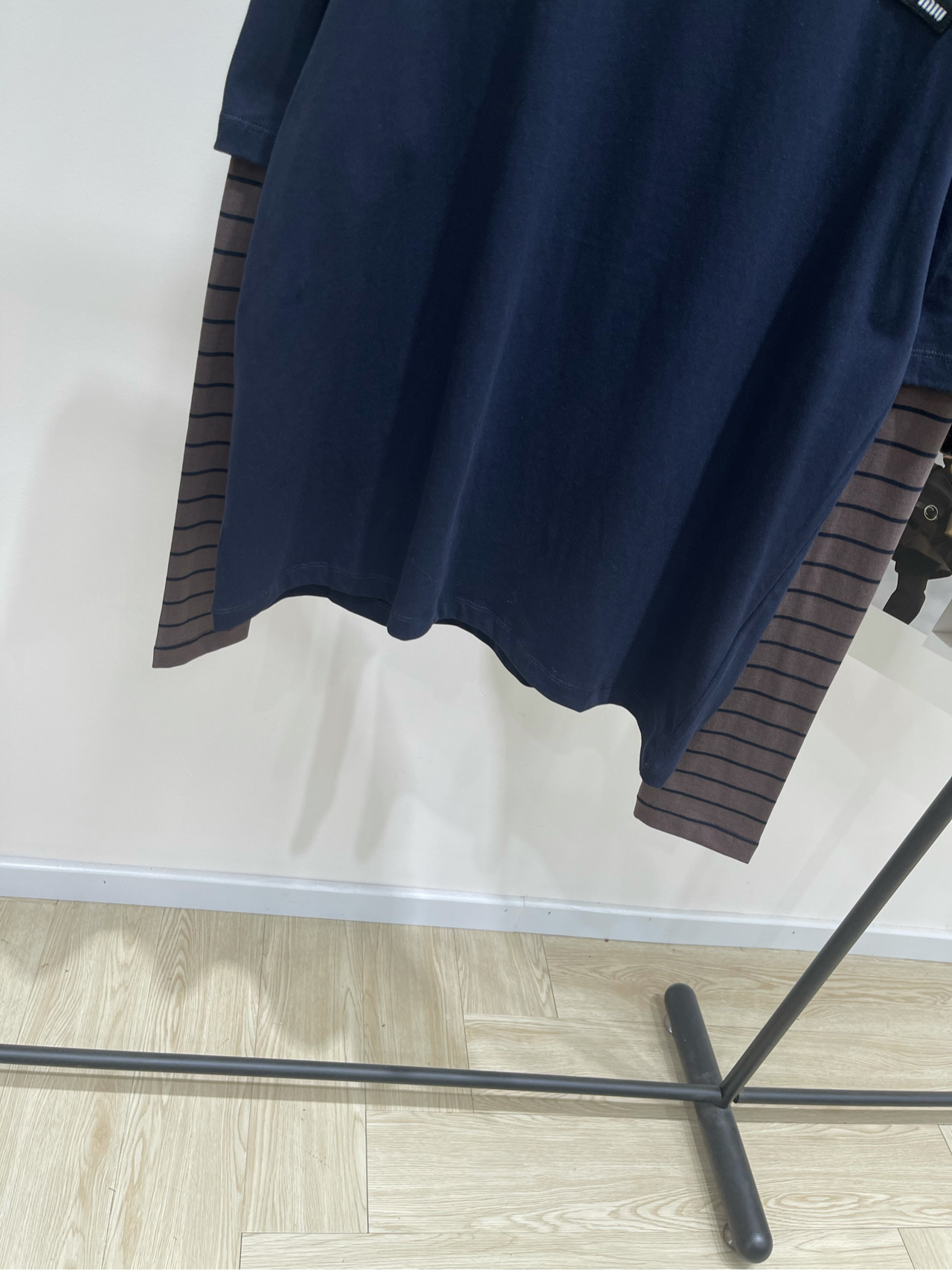 【M藏蓝拼咖条纹假两件长袖T】🔺，面料：全棉颜色：藏蓝 𝐌𝐈*｜长袖平纹针织T恤25SS早秋新款上新！M