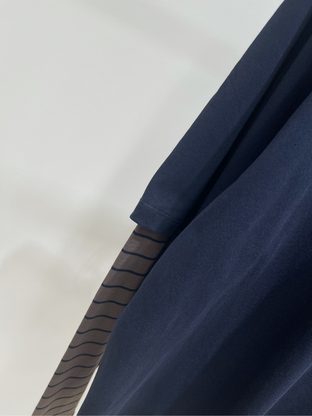 【M藏蓝拼咖条纹假两件长袖T】🔺，面料：全棉颜色：藏蓝 𝐌𝐈*｜长袖平纹针织T恤25SS早秋新款上新！M