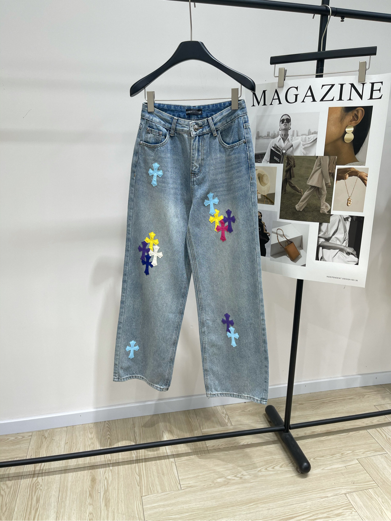 NO:453374,[Croxin Colored Cross Jeans Trousers], fabric denim cotton, light blue, Chrome Hea*ts 25FW early autumn new style, colorful cross veneer wash jeans, high-end production!  Super versatile!  All seasons can be sold, a must-see product that cannot be missed!  It looks good to go out with a pair of styles and create a cyberpunk girl anytime and anywhere!  The most dazzling leg sperm on the street!  Flat size S waist circumference 66, hip circumference 96, trouser length 106 M waist circumference 70, hip circumference 100, trouser length 107 L waist circumference 74, hip circumference 104, trouser length 108 Manual measurement will have 2~3cm errors within the normal range, chrome hearts, chrome hearts, jeans, alexander wang19860909【克罗心彩色十字架牛仔长裤】 ,面料牛仔棉 颜色浅蓝 Chrome Hea*ts 25FW早秋新款 彩色十字架贴皮水洗牛仔裤 高版出品！超级百搭！四季可盘 不容错过的牛货一枚！ 搭配一双版型就hin好看的出街 随时随地营造赛博朋克风女孩！ 这个街上最耀眼的腿精！ 平铺尺码 S腰围66,臀围96,裤长106 M腰围70,臀围100,裤长107 L腰围74,臀围104,裤长108 手工测量会有2~3cm误差属于正常范围,,chrome hearts,chrome hearts,jeans,alexander wang,Women's clothing