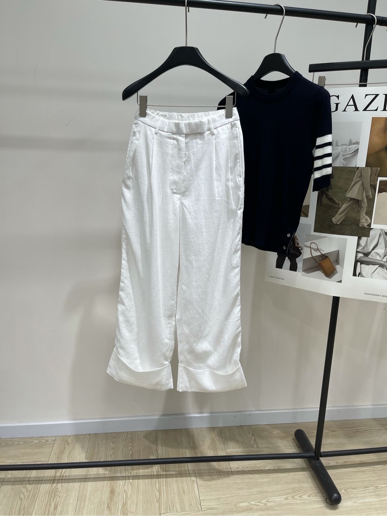 NO:456914,[TB white ramie rolled casual trousers] ? , fabric tensil + ramie color white casual trousers made of 50-day ramie fabric full texture, a true old-fashioned style. Wear slim pants for spring, summer and autumn. A big woman’s aura is full. Easy to hide the fleshy feeling of the thighs with PS leg-tight effect. Matched with various tops. Fashionable aura is handy and can cover the flesh and make it look thin with long legs. Any body can be HOLD. Flat size S waist circumference 64 elasticity, hip circumference 100, trouser length 97 M waist circumference 68 elasticity, hip circumference 104, trouser length 98 L waist circumference 72 elasticity, hip circumference 108, trouser length 99 manual measurement will have 2~3cm errors within the normal range, alexander wang19860909【TB白色苎麻卷边休闲长裤】 ? ,面料天丝+苎麻 颜色白色 用50天丝苎麻面料制成的休闲长裤 质感满满,妥妥的老钱风 可穿春夏秋三季的显瘦神裤 大女人气场拉满 轻松隐藏大腿肉感自带PS修腿效果 搭配各类上衣 时髦气场手到擒来遮肉显瘦自带长腿特效 任何身材都能HOLD住 平铺尺码 S腰围64弹力,臀围100,裤长97 M腰围68弹力,臀围104,裤长98 L腰围72弹力,臀围108,裤长99 手工测量会有2~3cm误差属于正常范围,,alexander wang,Women's clothing