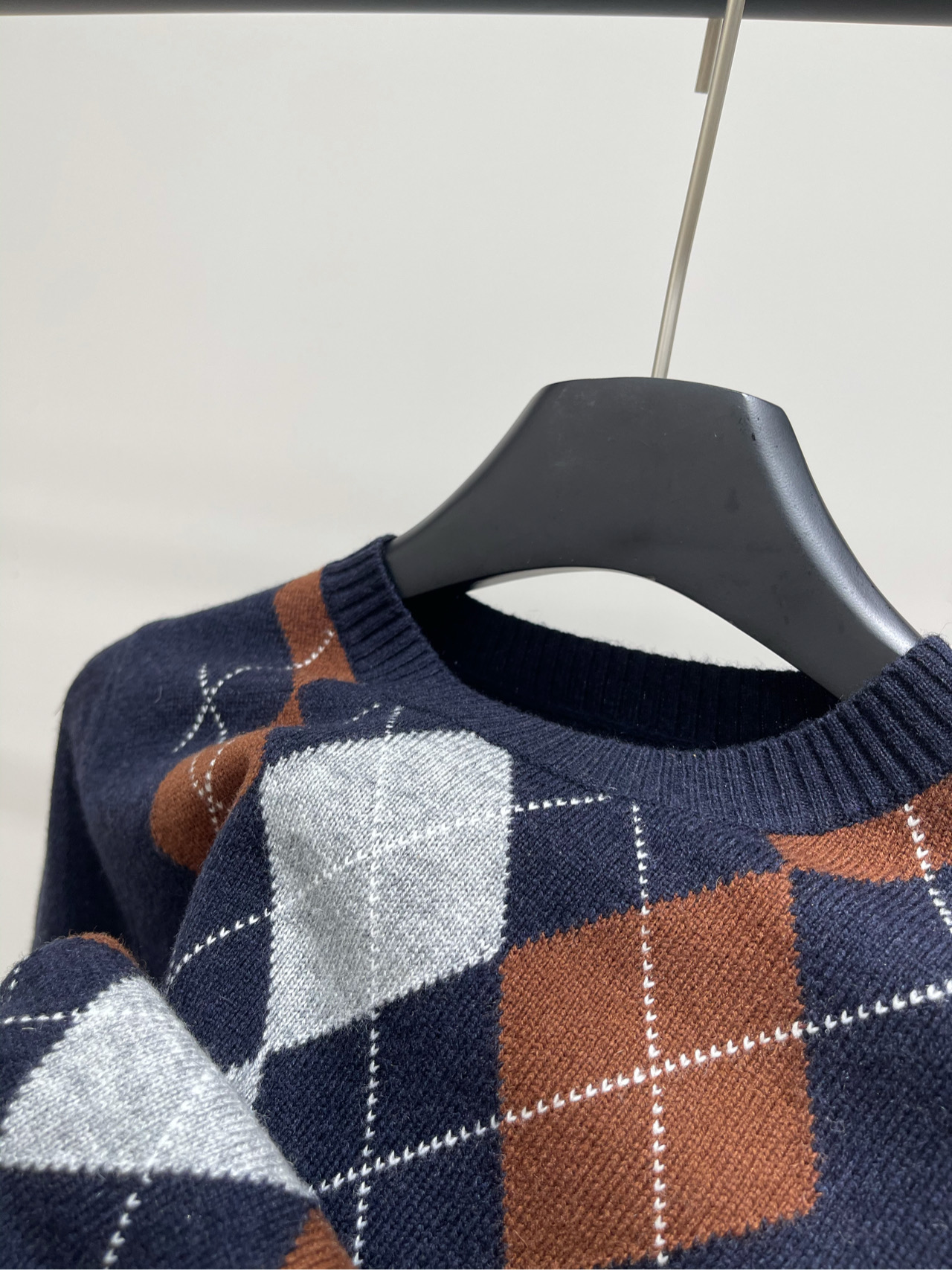 【M藏蓝菱格圆领针织短袖】🔺，面料：羊毛羊绒混纺颜色：藏蓝菱格2025秋冬新款撞色菱格羊绒针织短袖复古撞