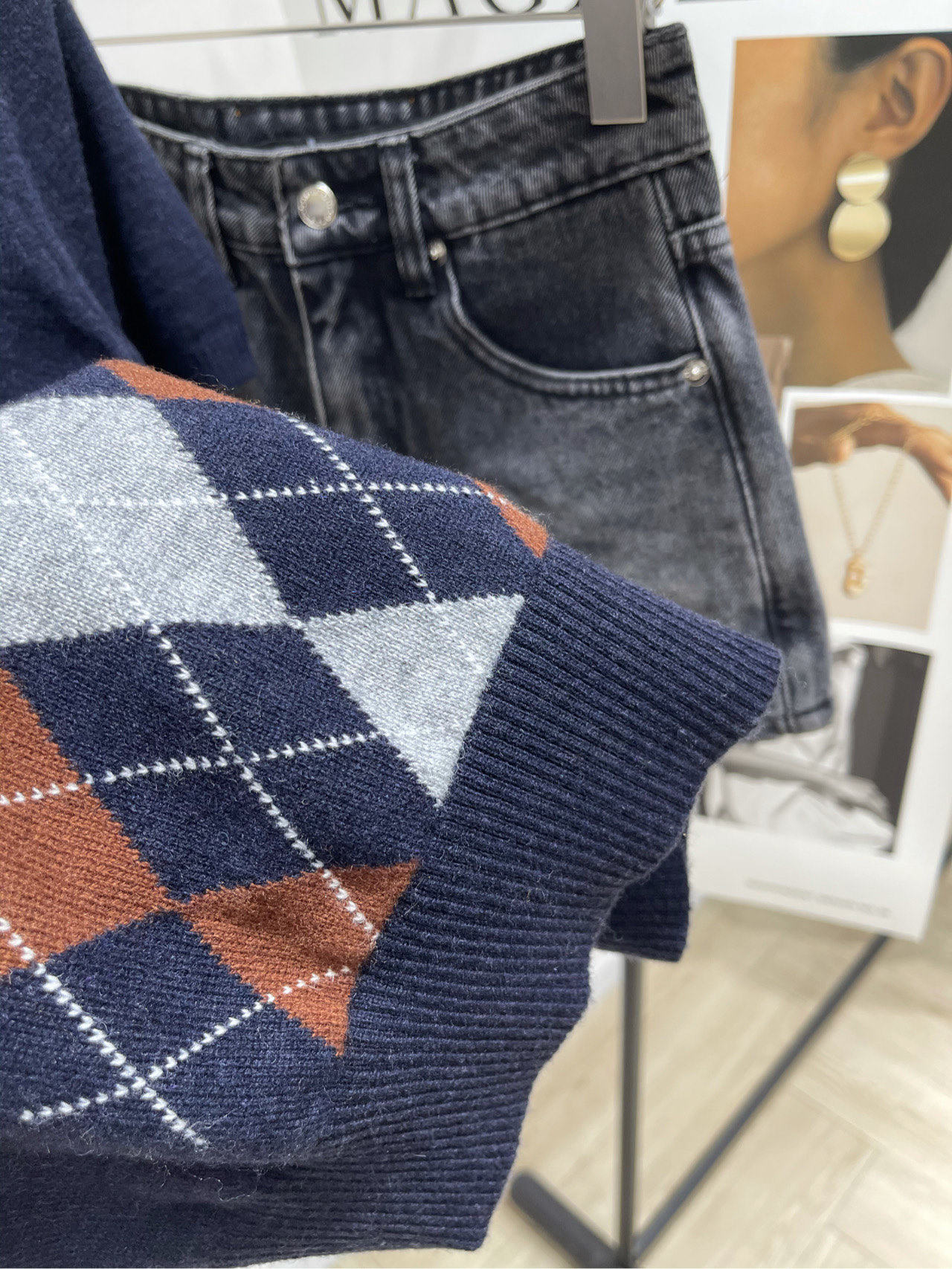 【M藏蓝菱格圆领针织短袖】🔺，面料：羊毛羊绒混纺颜色：藏蓝菱格2025秋冬新款撞色菱格羊绒针织短袖复古撞