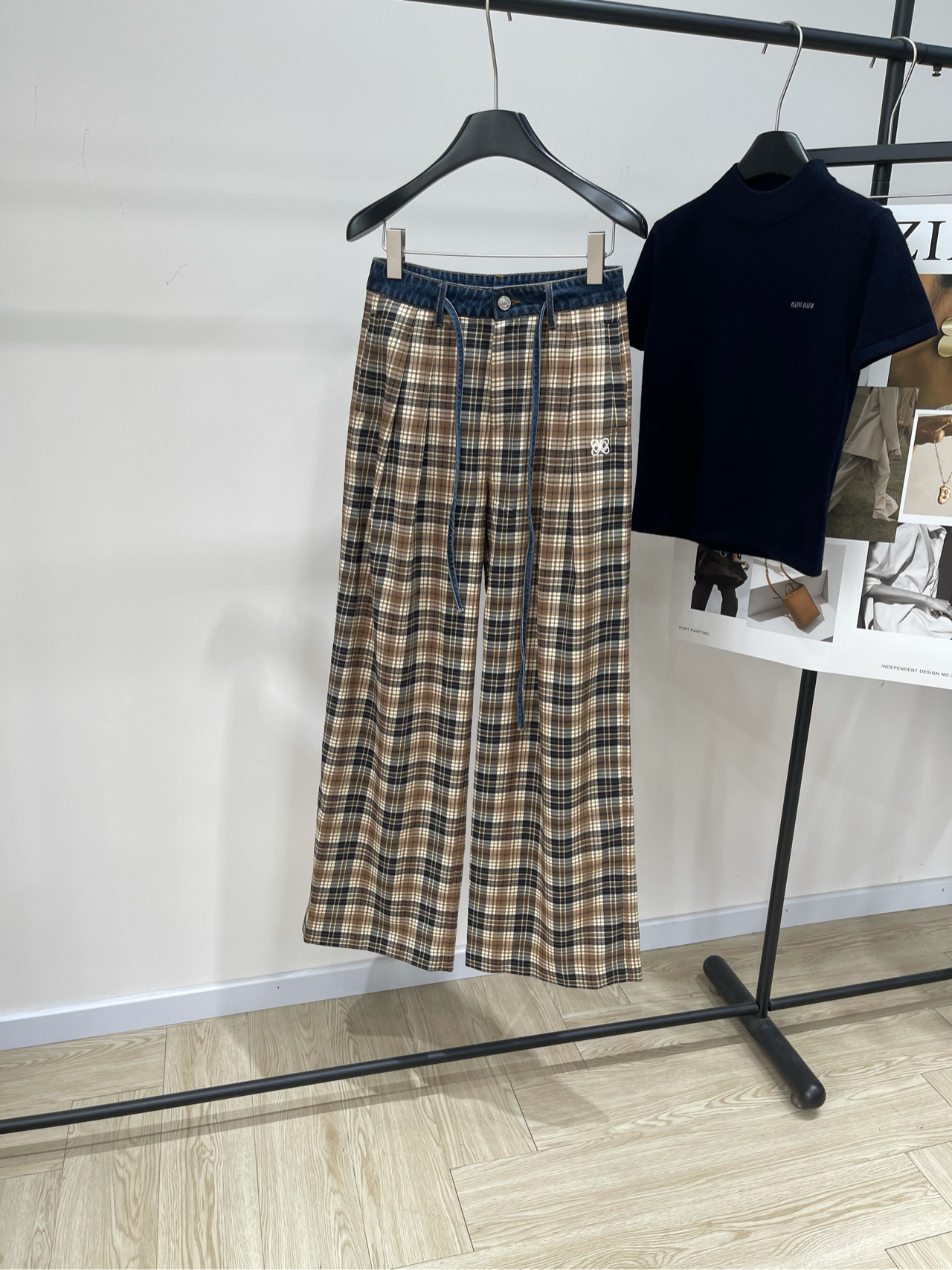 【Ann牛仔边棕色格纹休闲长裤】🔺，面料：棉聚酯纤维混纺颜色：棕色格纹25ss 牛仔拼接棕格纹宽松垂感阔