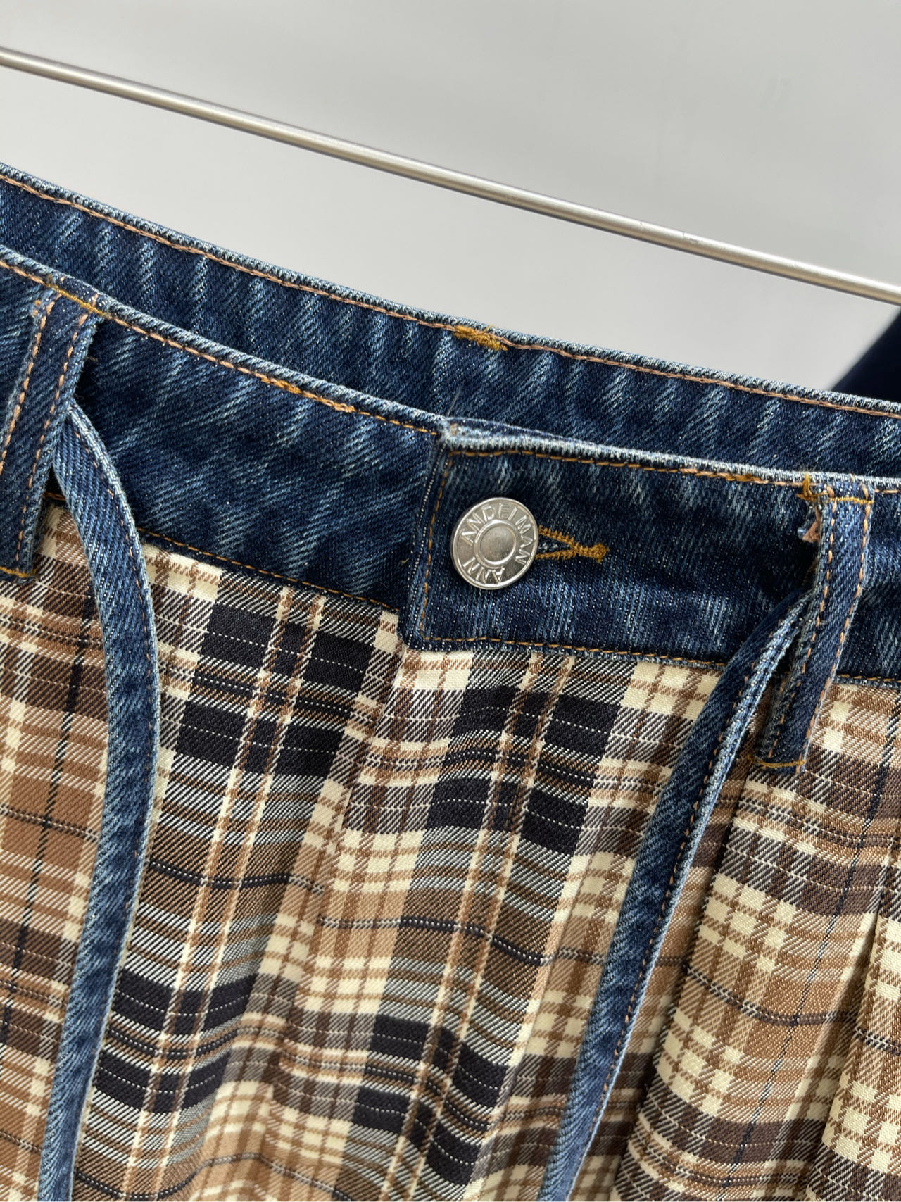 【Ann牛仔边棕色格纹休闲长裤】🔺，面料：棉聚酯纤维混纺颜色：棕色格纹25ss 牛仔拼接棕格纹宽松垂感阔