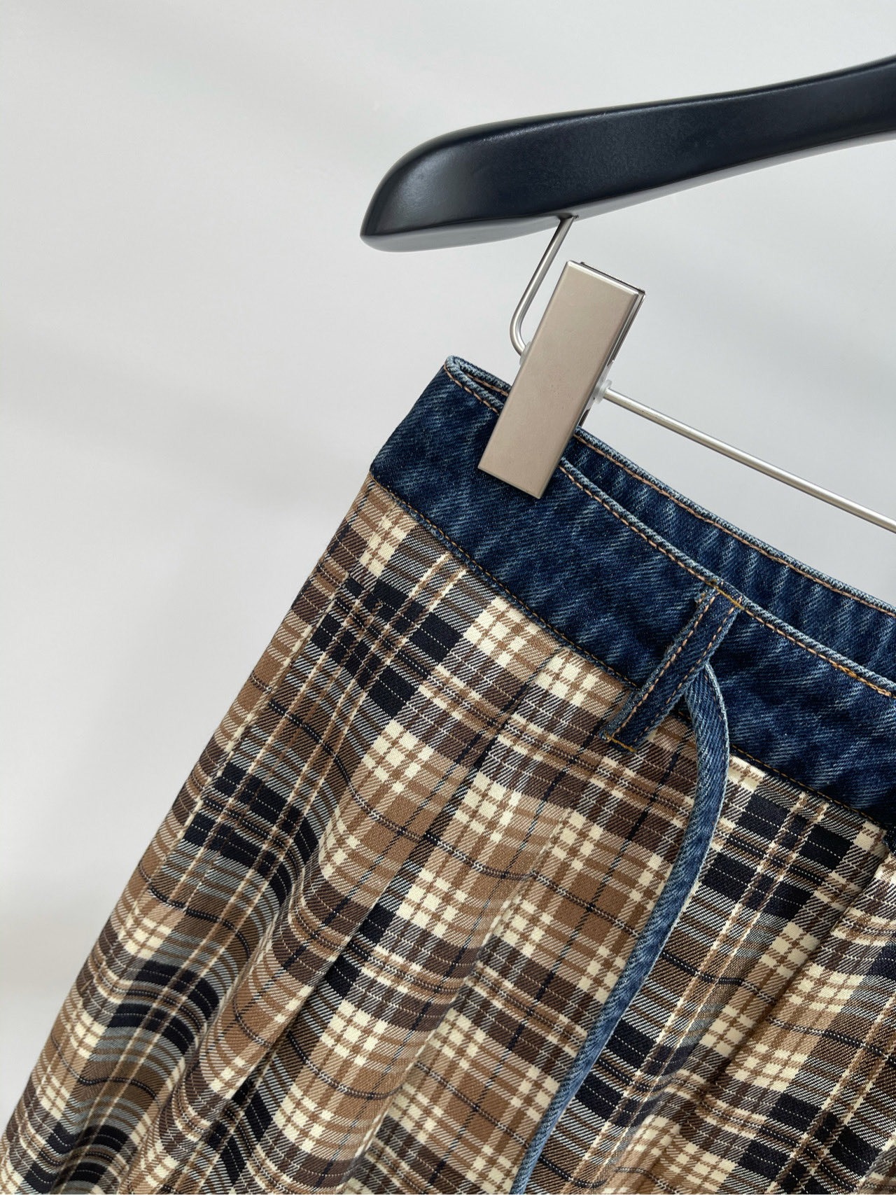 【Ann牛仔边棕色格纹休闲长裤】🔺，面料：棉聚酯纤维混纺颜色：棕色格纹25ss 牛仔拼接棕格纹宽松垂感阔