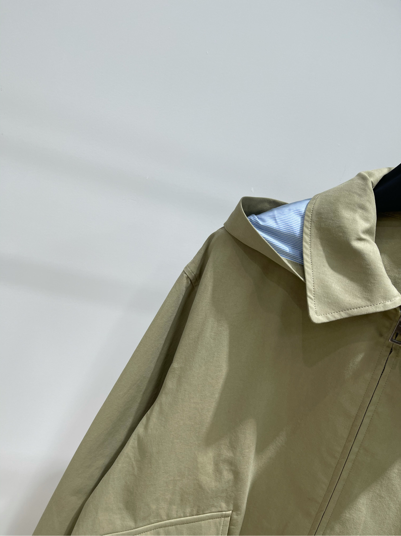 【loe卡其连帽假两件派克风衣】🔺，面料：全棉颜色：卡其色罗意威2025少年感派克风衣也太太太好看啦卡其