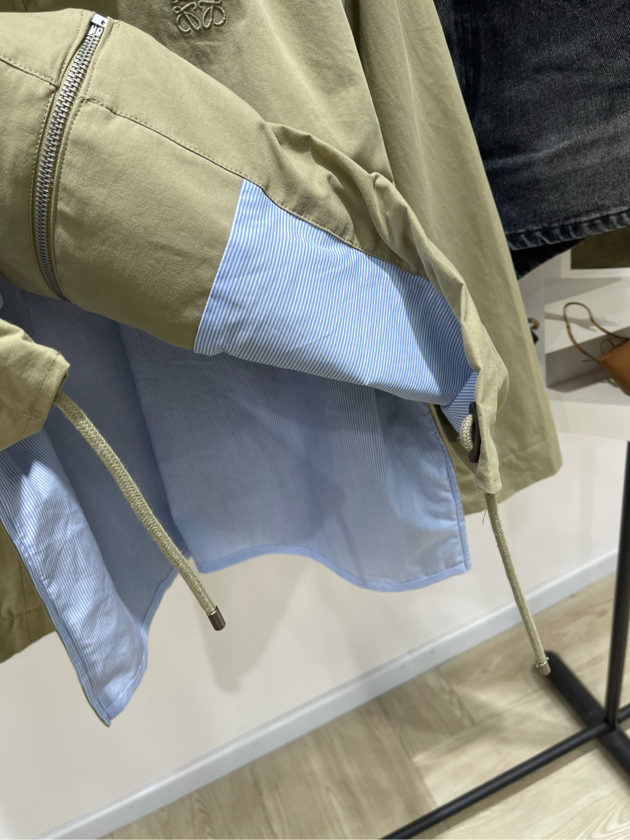 【loe卡其连帽假两件派克风衣】🔺，面料：全棉颜色：卡其色罗意威2025少年感派克风衣也太太太好看啦卡其