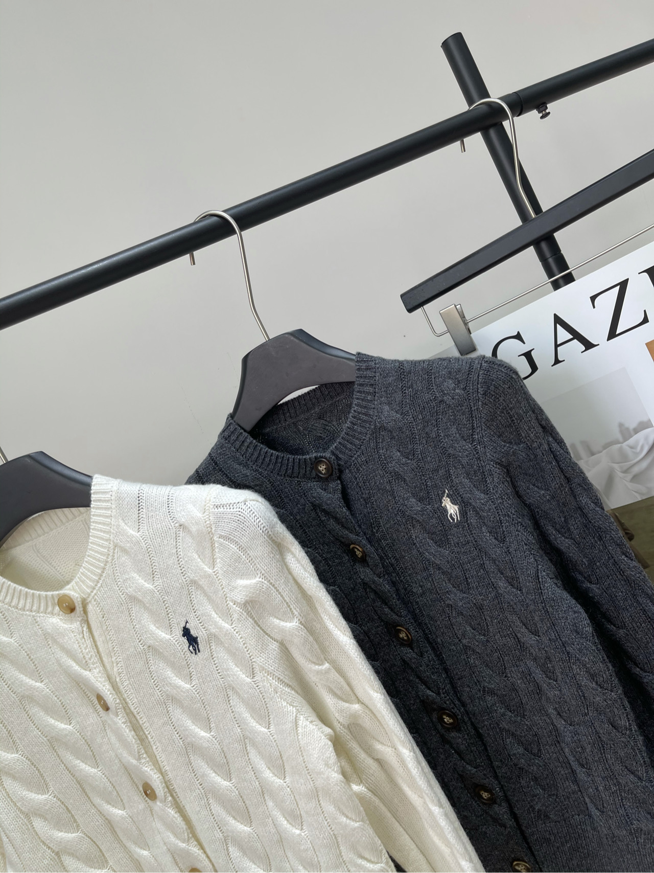 【polo小马麻花单排扣圆领开衫】🔺，面料：棉羊毛混纺颜色：米白、深灰Ralph Lauren 拉夫劳伦