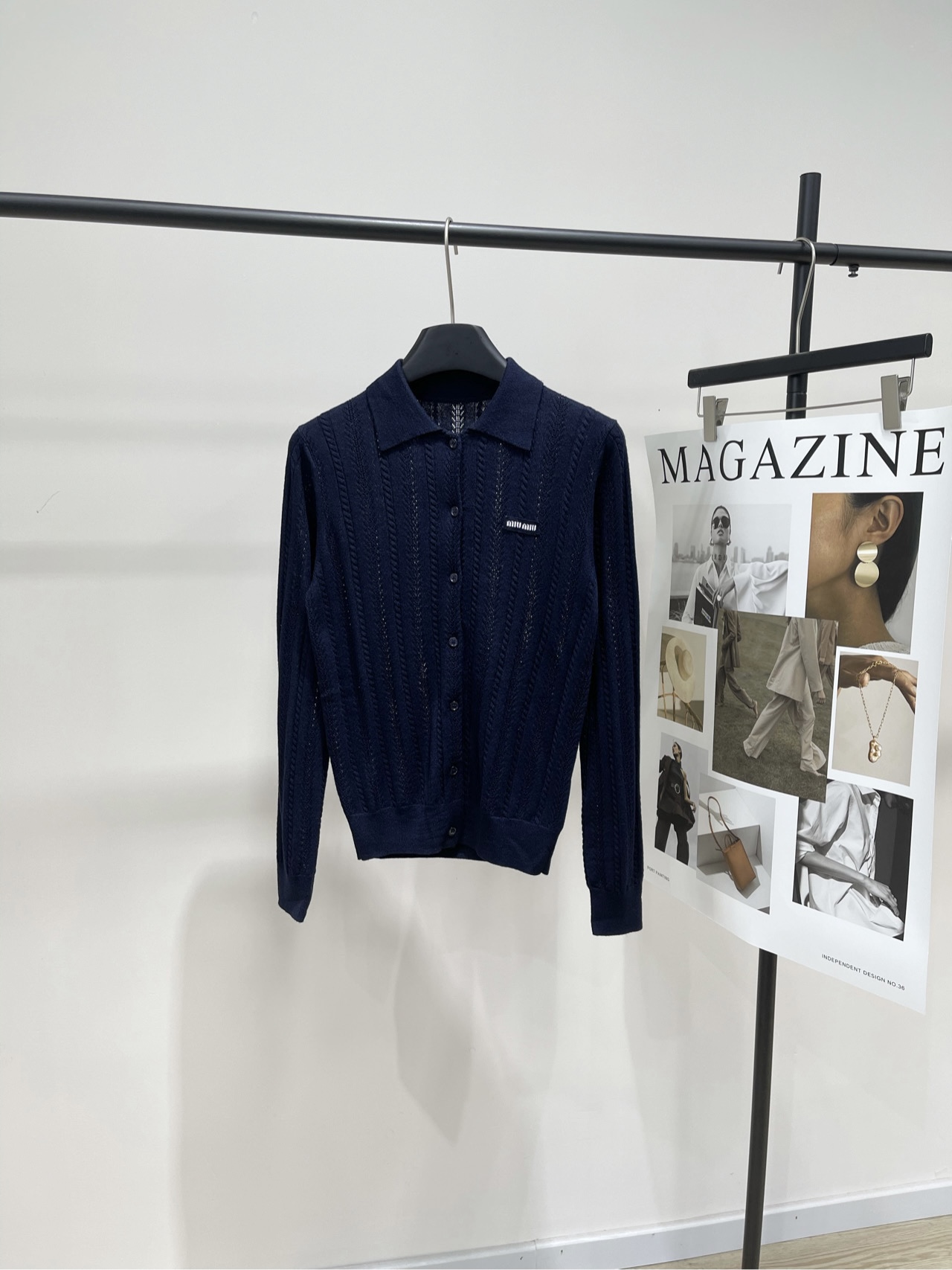 NO:459943,[M hidden blue hollow polo single-breasted cardigan], cashmere blended, color hidden blue *｜ hollow knitted cardigan 25SS early autumn new style is available!  Hollow design, exquisite string knitted hollowing effect, adding a touch of light feminine charm to the basic model. Flat size S shoulder width 35, bust 84 elastic, garment length 57, sleeve length 62 M shoulder width 36, bust 88 elastic, garment length 58, sleeve length 63 L shoulder width 37, bust 92 elastic, garment length 59, sleeve length 64 Manual measurement will have 2~3cm errors within the normal range, alexander wang19860909【M藏蓝镂空polo单排扣开衫】 ,面料羊绒混纺 颜色藏蓝 *｜镂空针织开衫 25SS早秋新款上新！ 镂空设计,精美麻花针织镂空效果 为基础款增添了一丝轻盈的女性魅力 平铺尺码 S肩宽35,胸围84弹力,衣长57,袖长62 M肩宽36,胸围88弹力,衣长58,袖长63 L肩宽37,胸围92弹力,衣长59,袖长64 手工测量会有2~3cm误差属于正常范围,,alexander wang,Women's clothing