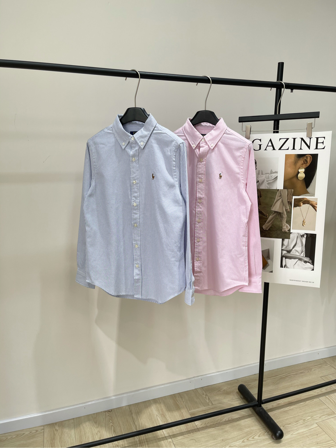 NO:463917,【polo pink blue vertical striped Oxford long-sleeved shirt】 Fabric cotton Oxford fabric Light blue and light pink The must-have Ruff Lauren striped Oxford women's long-sleeved shirt Out for autumn versatile shirt Girls' shirt Luff Women's Striped shirt A style that students and office workers can collect for commuting versatile cotton Oxford fabric, soft and skin-friendly, small and loose style, making it look thinner and hides flesh. It is perfect for wearing alone, wearing sweaters and jackets. Flat size S shoulder width 40, bust 102, back coat length 73, sleeve length 62 M shoulder width 41, bust 106, back coat length 74, sleeve length 63 L shoulder width 42, bust 110, back coat length 75, sleeve length 64 Manual measurement will have 2~3cm errors within the normal range, Jackets &  coats, sweaters, shirts, alexander wang19860909【polo粉蓝竖条纹牛津长袖衬衫】 面料全棉牛津面料 颜色浅蓝、浅粉 必收的拉夫劳伦条纹牛津纺女长袖衬衫 出门踏秋 百搭衬衫 女生衬衫 拉夫 女装 条纹衬衫 无论是学生党、上班族 都可以收的一款 通勤百搭 全棉牛津纺面料,柔软亲肤, 小宽松的版型,更是显瘦藏肉 妥妥滴 单穿、搭在毛衣、外套 里面都很合适 平铺尺码 S肩宽40,胸围102,后衣长73,袖长62 M肩宽41,胸围106,后衣长74,袖长63 L肩宽42,胸围110,后衣长75,袖长64 手工测量会有2~3cm误差属于正常范围,,jackets & coats,sweaters,shirts,alexander wang,Women's clothing