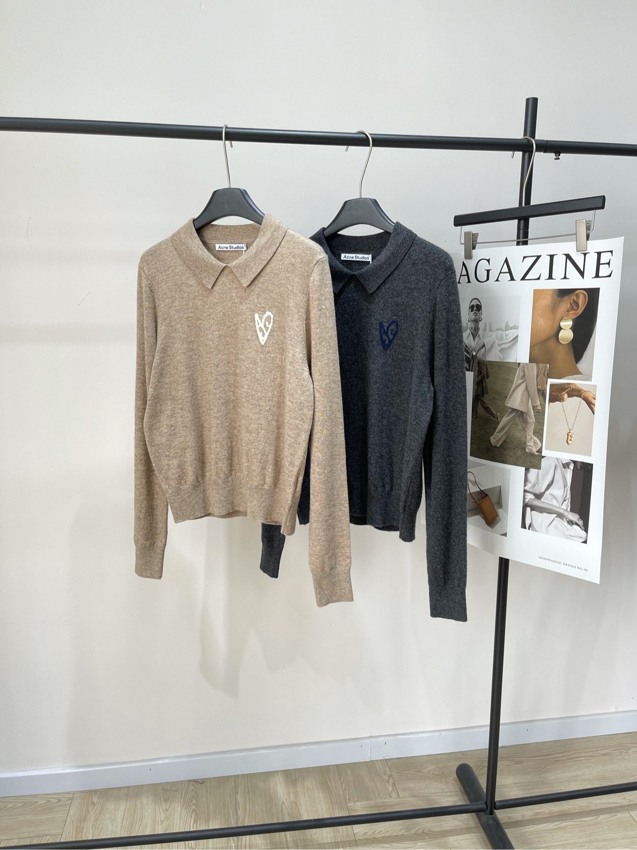 NO:468827,【AC Peach Heart Letter Polo Long Sleeve Sweater】, fabric wool blend, color khaki, dark gray ACNE25 early autumn new love wool sweater Customized wool blend fabric, water washing soft feel, iconic love jacquard embellishment polo collar design casual and lazy style full Flat size S shoulder width 40, bust 96 stretch, 58, sleeve length 71 M shoulder width 41, bust 100 stretch, 59, sleeve length 72 L shoulder width 42, bust 104 stretch, 60, sleeve length 73 Manual measurement will have 2~3cm errors within the normal range, acne studios, sweaters, alexander wang19860909【AC桃心字母polo长袖毛衣】 ,面料羊毛混纺 颜色卡其色、深灰色 ACNE25早秋新款爱心羊毛针织衫 定制羊毛混纺面料 下水精洗柔软手感 标志性爱心提花点缀 polo领设计休闲慵懒风拉满 平铺尺码 S肩宽40,胸围96弹力,衣长58,袖长71 M肩宽41,胸围100弹力,衣长59,袖长72 L肩宽42,胸围104弹力,衣长60,袖长73 手工测量会有2~3cm误差属于正常范围,,acne studios,sweaters,alexander wang,Women's clothing