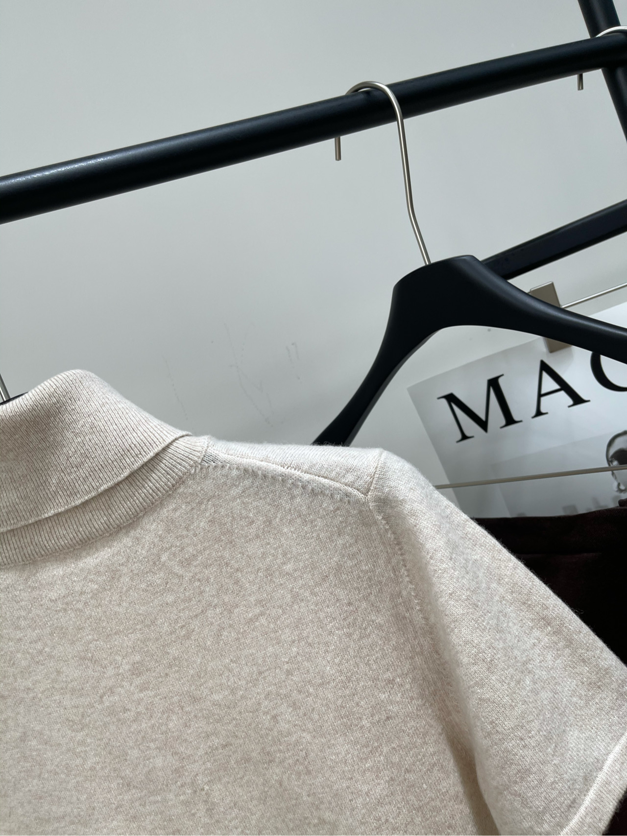 【M燕麦色羊绒高领短袖上衣】🔺，面料：羊绒混纺颜色：燕麦色𝐌𝐈𝐔 𝐌𝐈*｜羊绒高领毛衣25SS早秋新款上