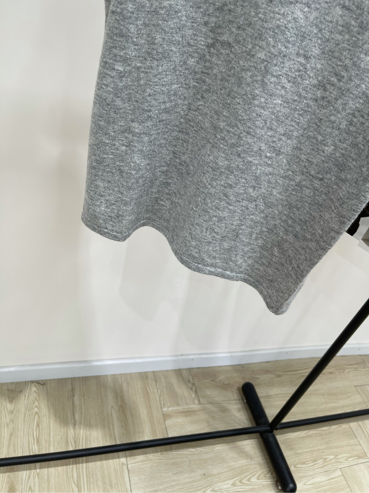 【M花灰色羊绒高领针织短袖】🔺，面料：羊绒混纺颜色：花灰色𝐌𝐈𝐔 𝐌𝐈*｜针织高领短袖上衣25SS早秋新