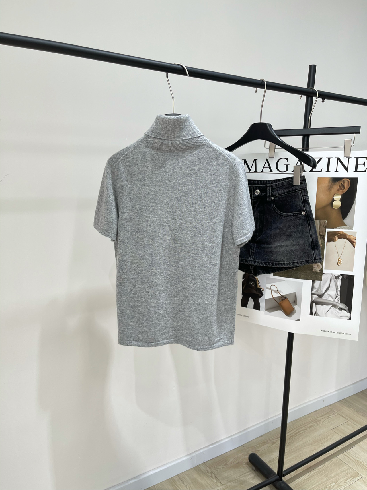 【M花灰色羊绒高领针织短袖】🔺，面料：羊绒混纺颜色：花灰色𝐌𝐈𝐔 𝐌𝐈*｜针织高领短袖上衣25SS早秋新