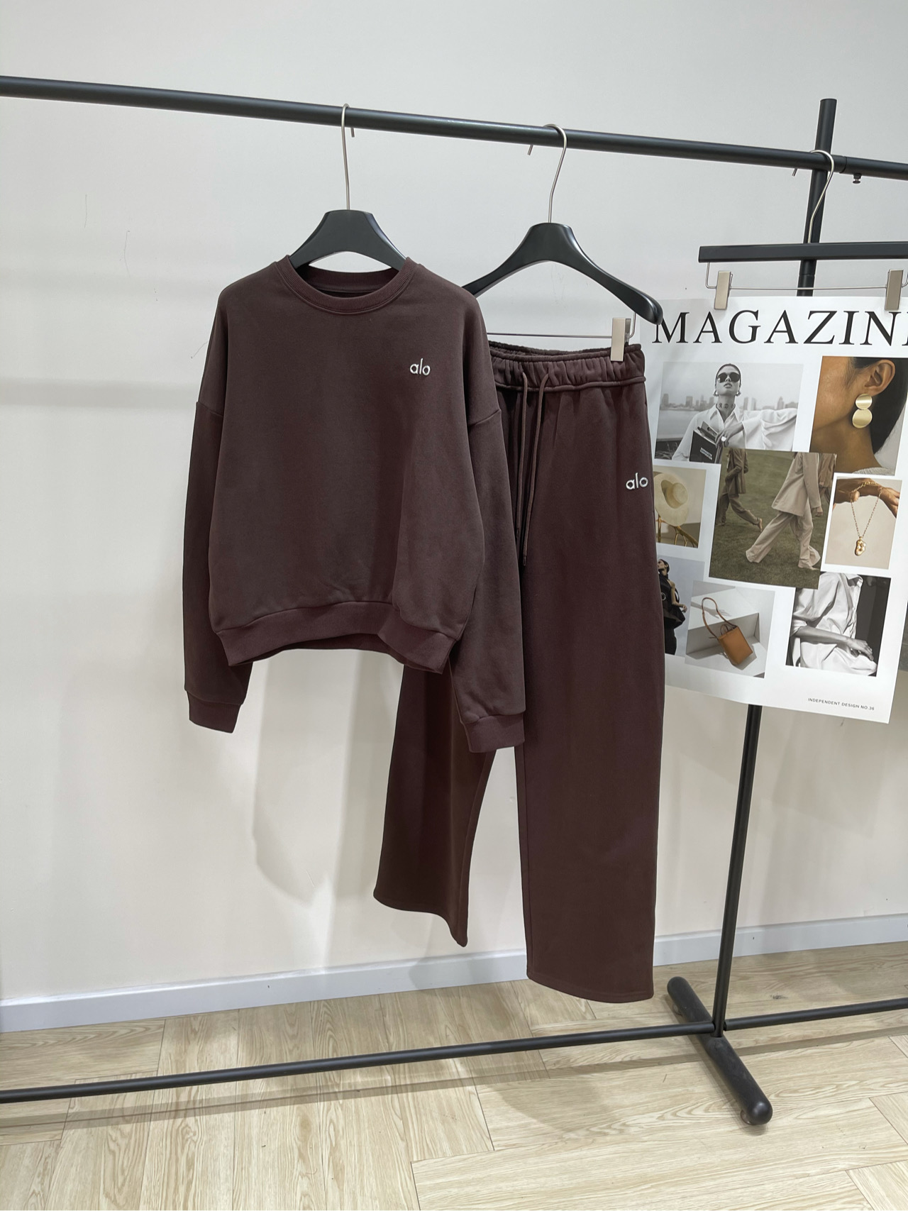 NO:476592,Sweatshirt P【alo brown round neck sweatshirt + sweatshirt】 Sweatshirt @, trousers, fabric fleece cotton, color brown alo25FW autumn and winter new style casual style round neck pullover sweatshirt high-end production!  It is necessary to enter autumn and winter. It is also suitable for fashionable and stylish combinations. The texture of yb consistent high-grill cotton is invincible. The fabric is very soft and easy to wear. It is full of beautiful and sporty feeling. It looks good at age. S sweatshirt tiling size S shoulder width 62, bust 124, 57, sleeve length 54 M shoulder width 63, bust circumference, 58, sleeve length 55 L shoulder width 64, bust circumference 132, 59, sleeve length 56 Waist trousers flat size S waist circumference 66 elasticity, hip circumference 100, trousers length 107 M waist circumference 70 elasticity, hip circumference 104, trousers length 108 L waist circumference 74 elasticity, hip circumference 108, trousers length 109 Manual measurement will have 2~3cm errors within the normal range, hoodie, sweatshirts, alexander wang19860909卫衣 长裤P【alo咖色圆领卫衣+卫长裤】 卫衣@, 长裤,面料抓绒棉料 颜色咖色 alo25FW秋冬新款 休闲风圆领套头卫衣 高版出品！秋冬一定要入 也很适合时髦精的多种叠穿搭配 yb一致高克重棉料质感无敌 面料非常柔软好穿 随意搭配都是满满的美高运动感 减龄好看 卫衣平铺尺码 S肩宽62,胸围124,衣长57,袖长54 M肩宽63,胸围,衣长58,袖长55 L肩宽64,胸围132,衣长59,袖长56 卫长裤平铺尺码 S腰围66弹力,臀围100,裤长107 M腰围70弹力,臀围104,裤长108 L腰围74弹力,臀围108,裤长109 手工测量会有2~3cm误差属于正常范围,,hoodie,sweatshirts,alexander wang,Women's clothing