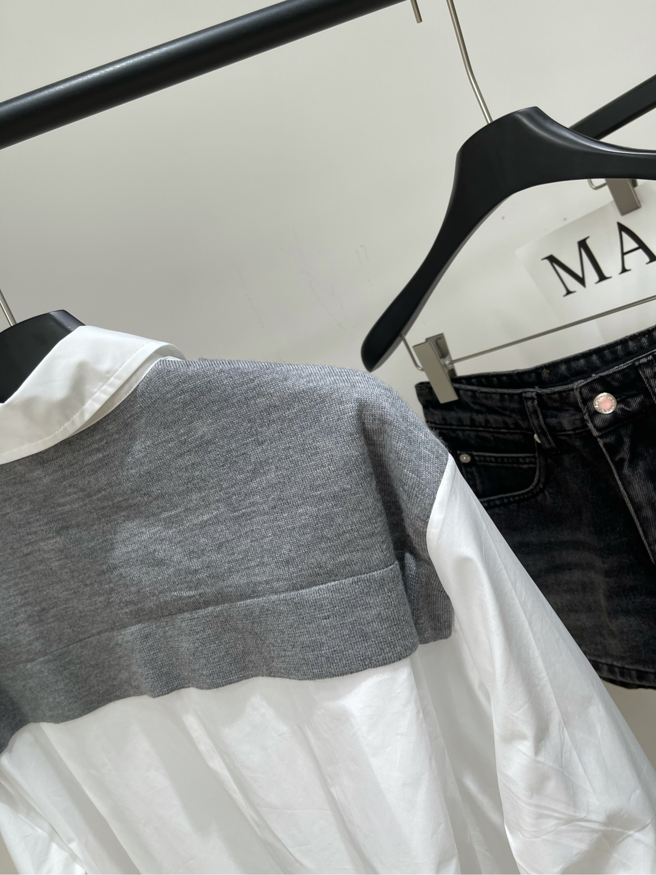 【Ann灰白披肩蝴蝶刺绣中长衬衫】🔺，面料：棉+羊毛颜色：白色ANN ANDELMAN超爱的一款衬衫这件