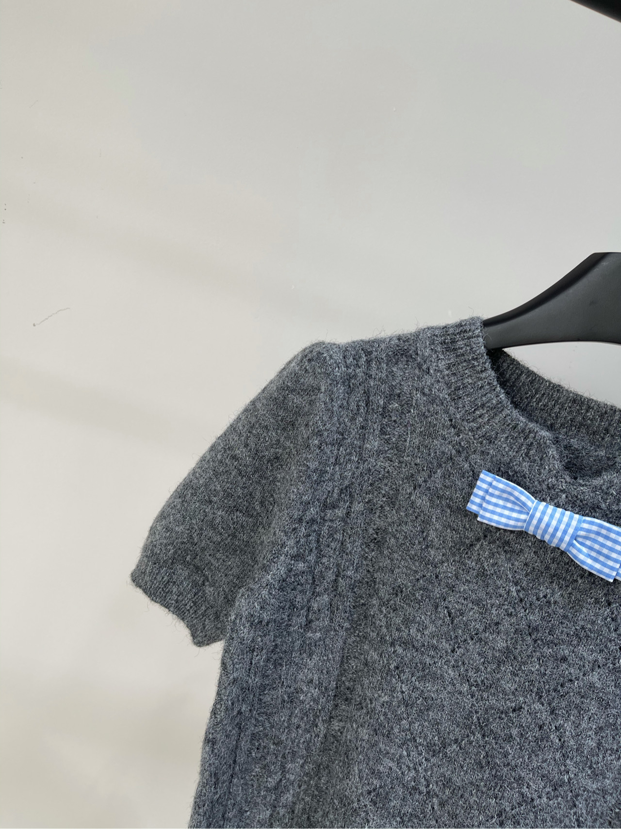 【Her灰色蓝格领结针织短袖】🔺，面料：羊毛混纺颜色：灰色HERLIAN GIRLS｜ 俏皮元气少女感满