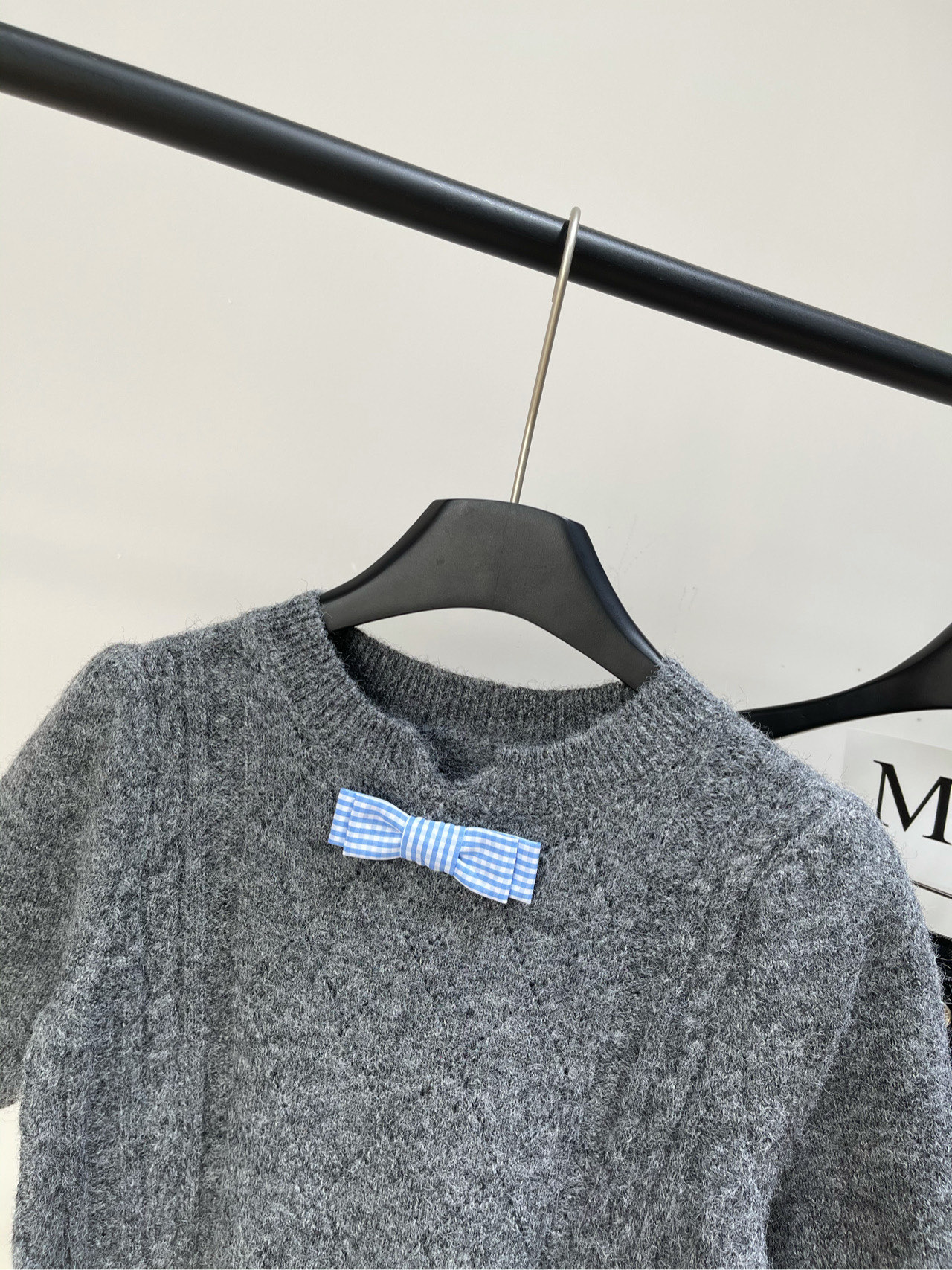 【Her灰色蓝格领结针织短袖】🔺，面料：羊毛混纺颜色：灰色HERLIAN GIRLS｜ 俏皮元气少女感满