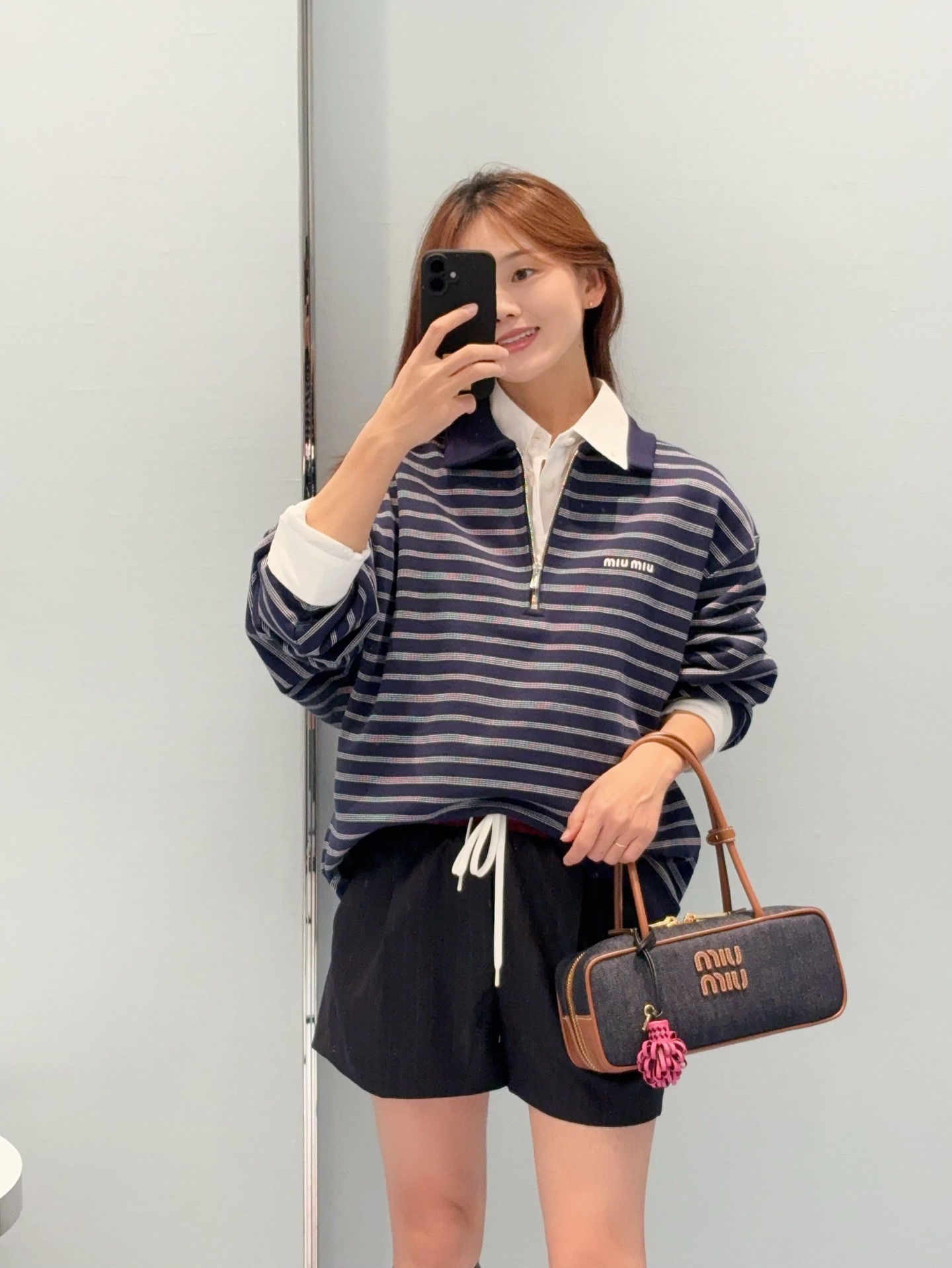 NO:476633,Logo embroidered striped semi-zippered Polo collar top | Lazy and exquisite balance Who hasn't gotten the fashionable password for Polo collar!  This half-zipper pullover long sleeve blends the slack and exquisite feeling just right.,alexander wang19860909徽标刺绣条纹半拉链Polo领上衣｜慵懒与精致的平衡术 是谁还没get到 Polo 领的时髦密码！这件半拉链套头长袖,把松弛感和精致感糅得恰到好处.,,alexander wang,Women's clothing