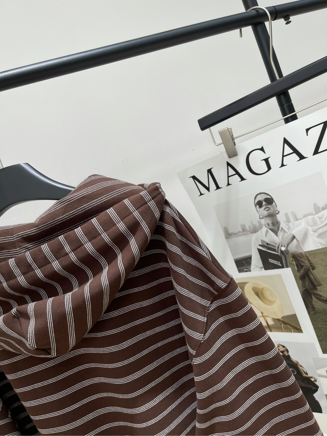 【M咖色条纹抽绳拉链连帽卫衣】🔺，面料：针织毛圈棉颜色：咖色𝐌𝐈𝐔 𝐌𝐈*｜条纹棉连帽卫衣25SS早秋新