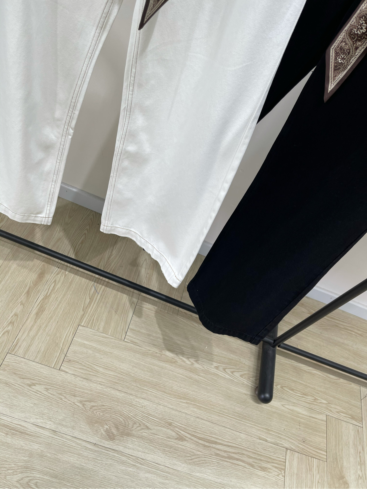 【丝巾腰带牛仔长裤】🔺，面料：牛仔棉颜色：白色、黑色🆕小众设计师品牌 25Fw早秋新款 丝巾双口袋牛仔裤