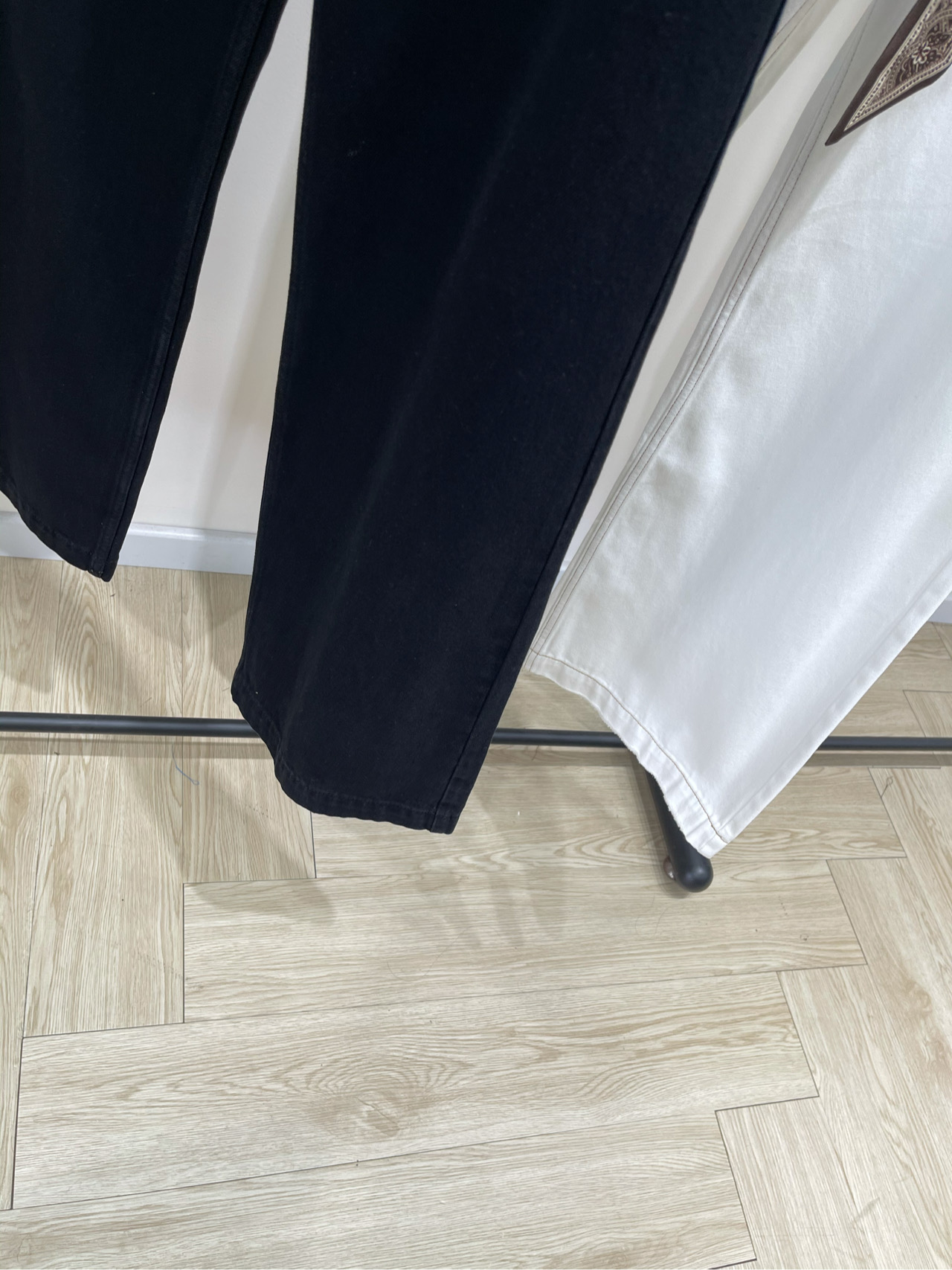 【丝巾腰带牛仔长裤】🔺，面料：牛仔棉颜色：白色、黑色🆕小众设计师品牌 25Fw早秋新款 丝巾双口袋牛仔裤