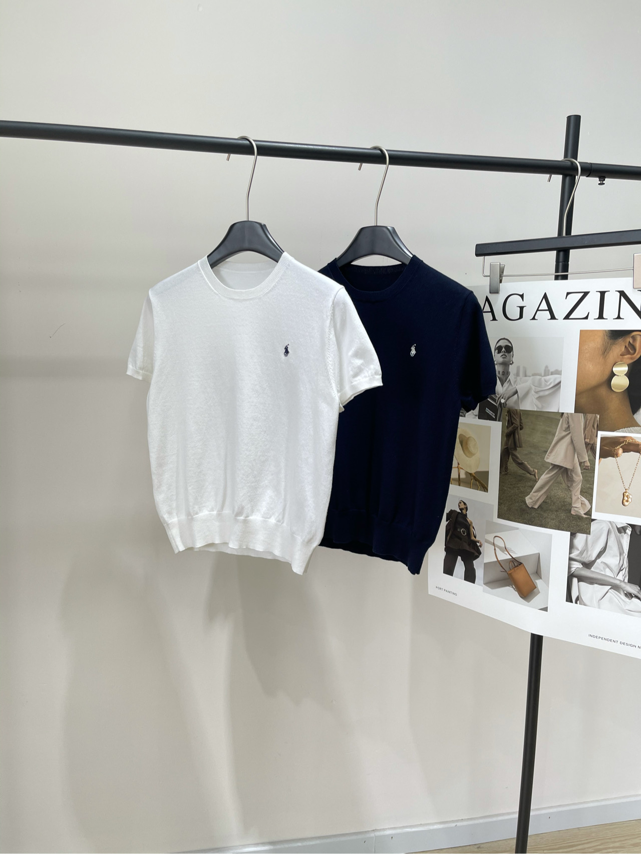 NO:484117,【Pony embroidery round neck knitted short sleeves】, fabric cotton, white color, navy, new summer products, breathable, soft, skin-friendly, style tailoring and embroidery exquisite and in-place This slim fit sweater is made of soft cotton fabric. The iconic pony embroidery presents a complex style. Flat size S shoulder width 37, bust 86 elastic, garment length 52, sleeve length 17 M shoulder width 38, bust 90 elastic, garment length 53, sleeve length 18 L shoulder width 39, bust 94 elastic, garment length 54, sleeve length 19. There will be 2~3cm errors in manual measurements, T-shirt, alexander wang19860909【小马刺绣圆领针织短袖】 ,面料棉 颜色白色、藏青 夏日新品 透气 柔软 亲肤 版型剪裁刺绣精致到位 这款修身版型针织衫 选用柔软的棉质面料制成 标志性小马标刺绣呈现复吉风 平铺尺码 S肩宽37,胸围86弹力,衣长52,袖长17 M肩宽38,胸围90弹力,衣长53,袖长18 L肩宽39,胸围94弹力,衣长54,袖长19 手工测量会有2~3cm误差属于正常范围,,T-shirt,alexander wang,Women's clothing