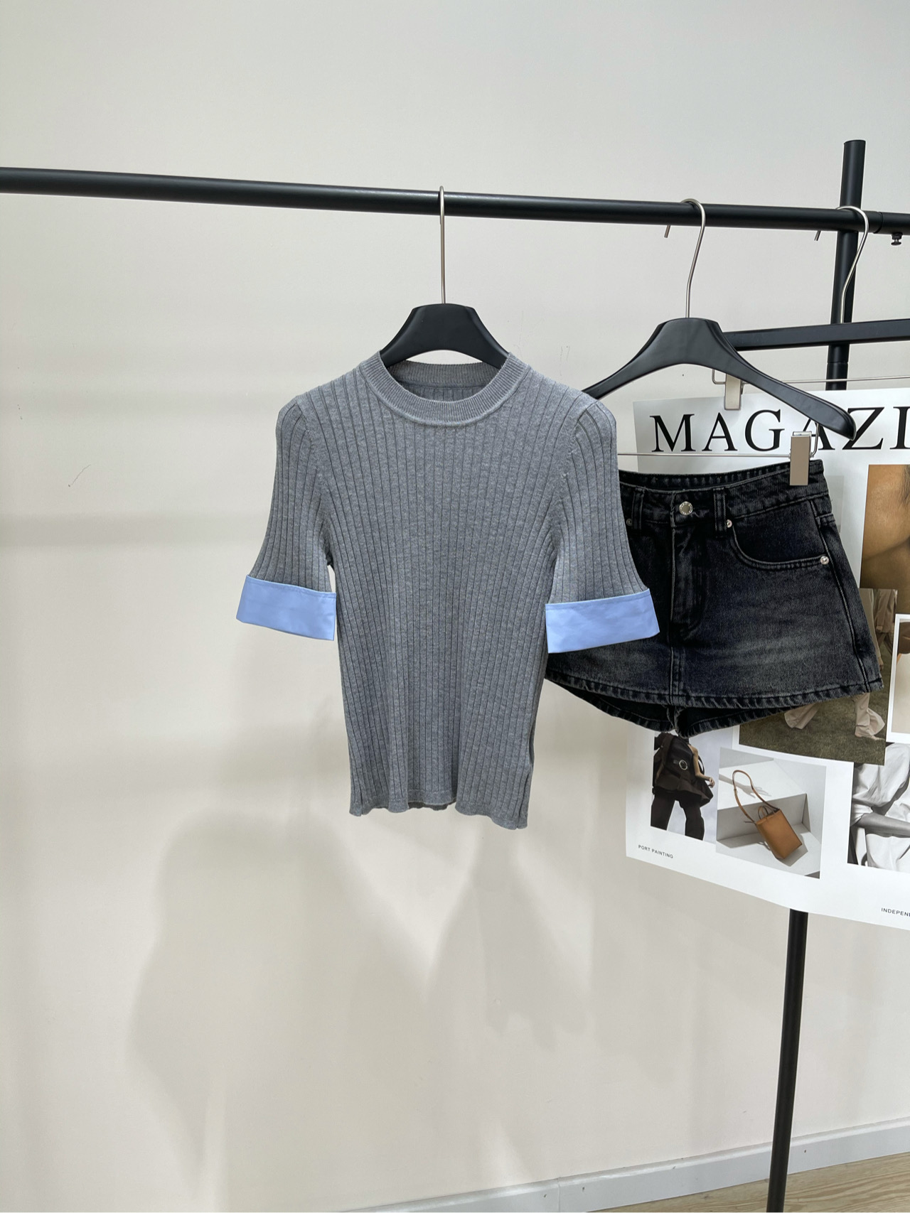 NO:484121,【SDR gray shirt sleeve knit top】, fabric wool blend, color gray Sandr* 25Fw early autumn new style, simple slim fit spliced ​​shirt sleeve knit sweater, it's really hard not to make people feel excited!  Thin little knitting is a must-have for early autumn!  Custom fabrics have high texture comfort!  A very exquisite little knitted detail is online. Sisters, please feel free to enter!  Flat size S shoulder width 34, bust 70 elasticity, garment length 53, sleeve length 27 M shoulder width 35, bust 74 elasticity, garment length 54, sleeve length 28 L shoulder width 36, bust 78 elasticity, garment length 55, sleeve length 29 Manual measurement will have 2~3cm errors within the normal range, Shirts, alexander wang19860909【sdr灰色衬衫袖针织上衣】 ,面料羊毛混纺 颜色灰色 Sandr* 25Fw早秋新款 简约修身拼接衬衫袖针织衫 真的很难不让人心动哇！ 薄薄的小针织就是妥妥的早秋必备没错了！ 定制面料有着高质感的舒适度！ 很精致的一件小针织细节在线 姐妹们放心入就对了！ 平铺尺码 S肩宽34,胸围70弹力,衣长53,袖长27 M肩宽35,胸围74弹力,衣长54,袖长28 L肩宽36,胸围78弹力,衣长55,袖长29 手工测量会有2~3cm误差属于正常范围,,shirts,alexander wang,Women's clothing