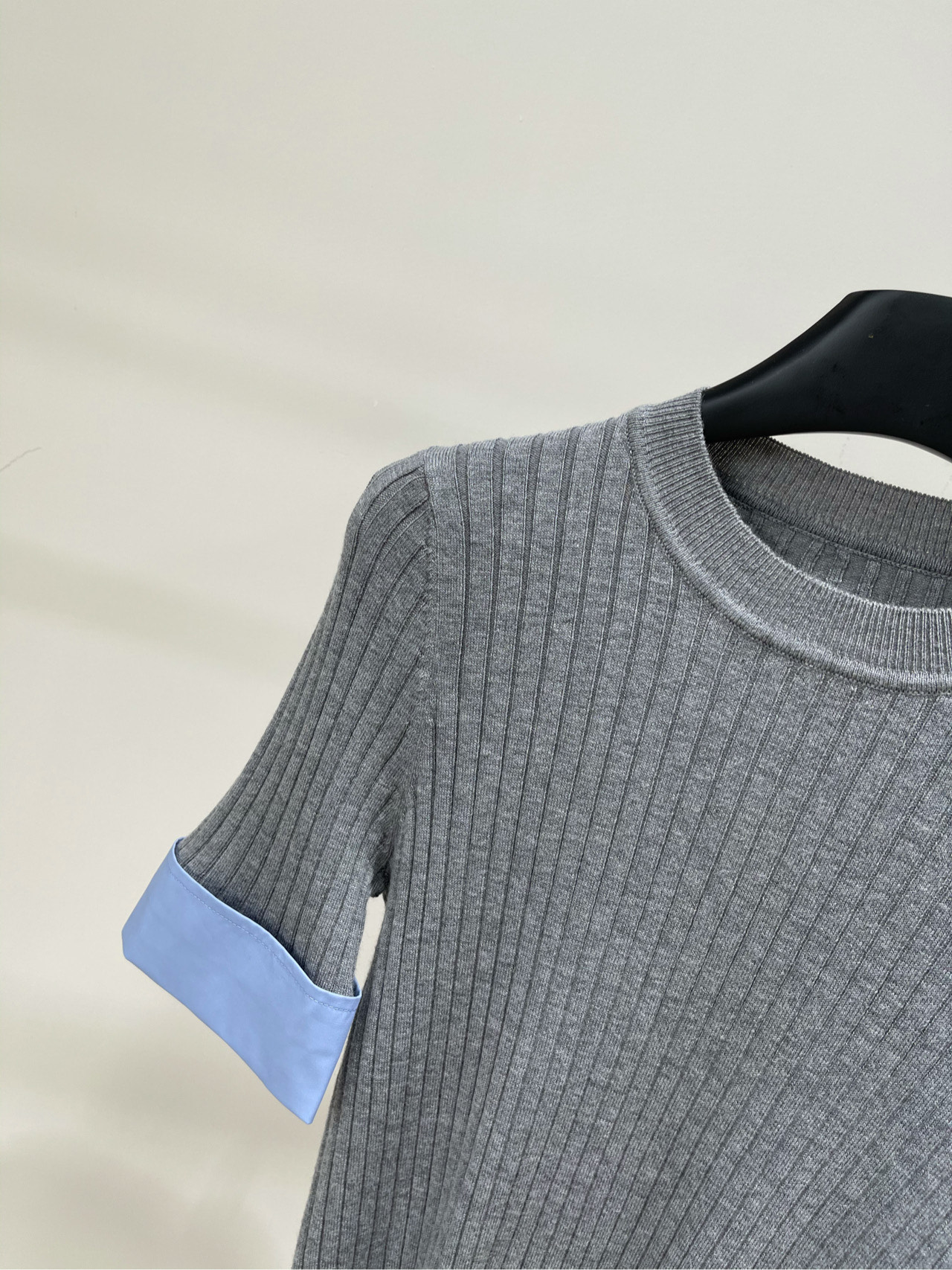 【sdr灰色衬衫袖针织上衣】🔺，面料：羊毛混纺颜色：灰色🆕Sandr* 25Fw早秋新款 简约修身拼接衬