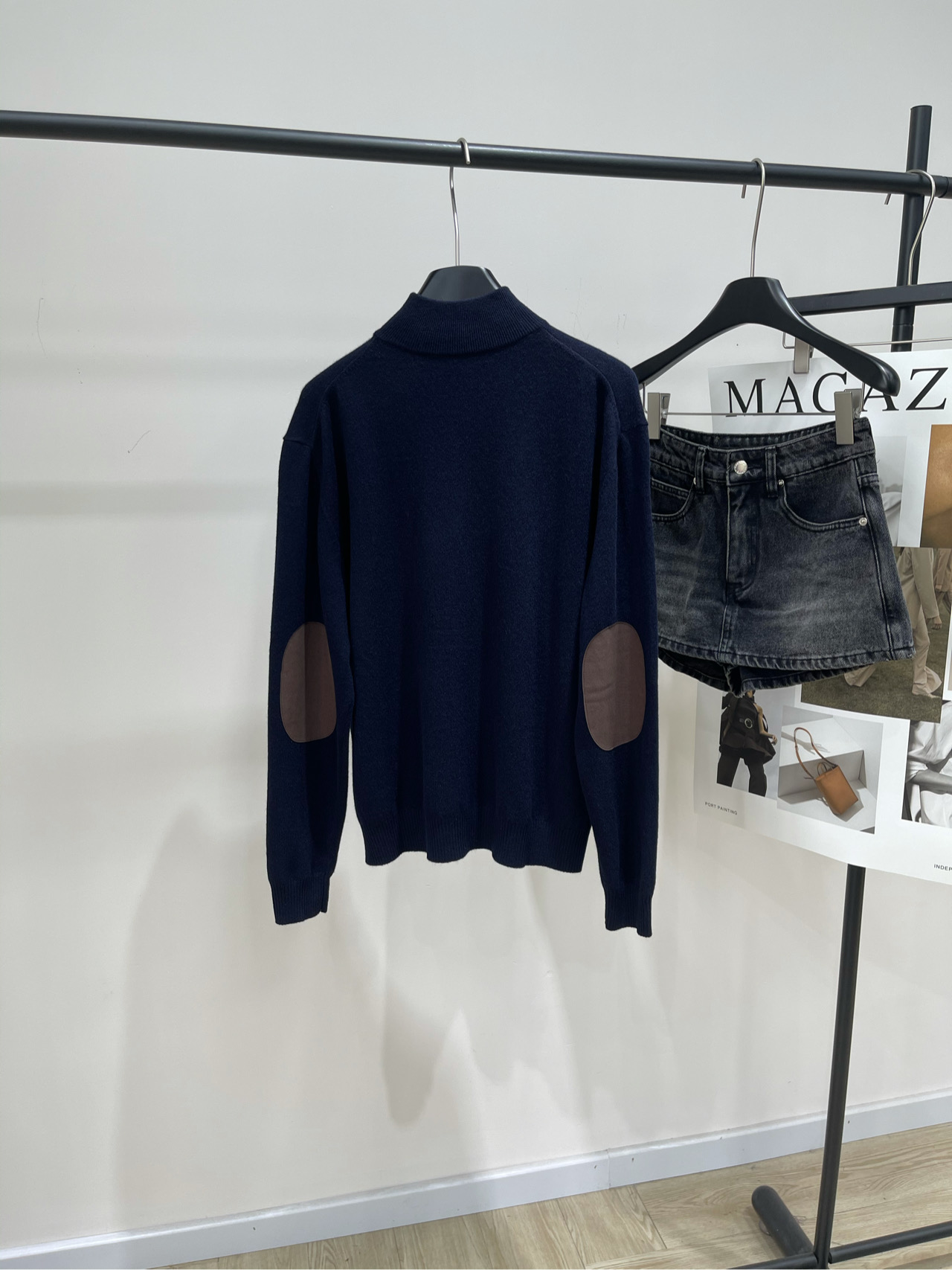 【M藏蓝半拉链补丁羊绒毛衣】🔺，面料：羊绒混纺颜色：藏蓝𝐌𝐈𝐔 𝐌𝐈*｜羊绒和皮革半拉链毛衣25SS早秋